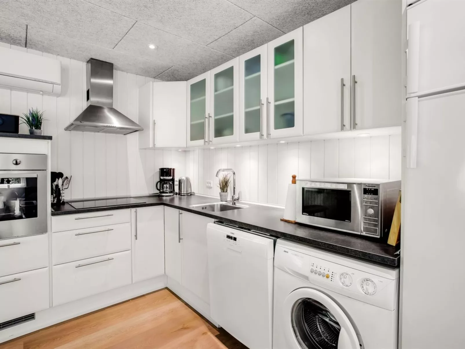 "Maik" - 1.5km from the sea-Inside