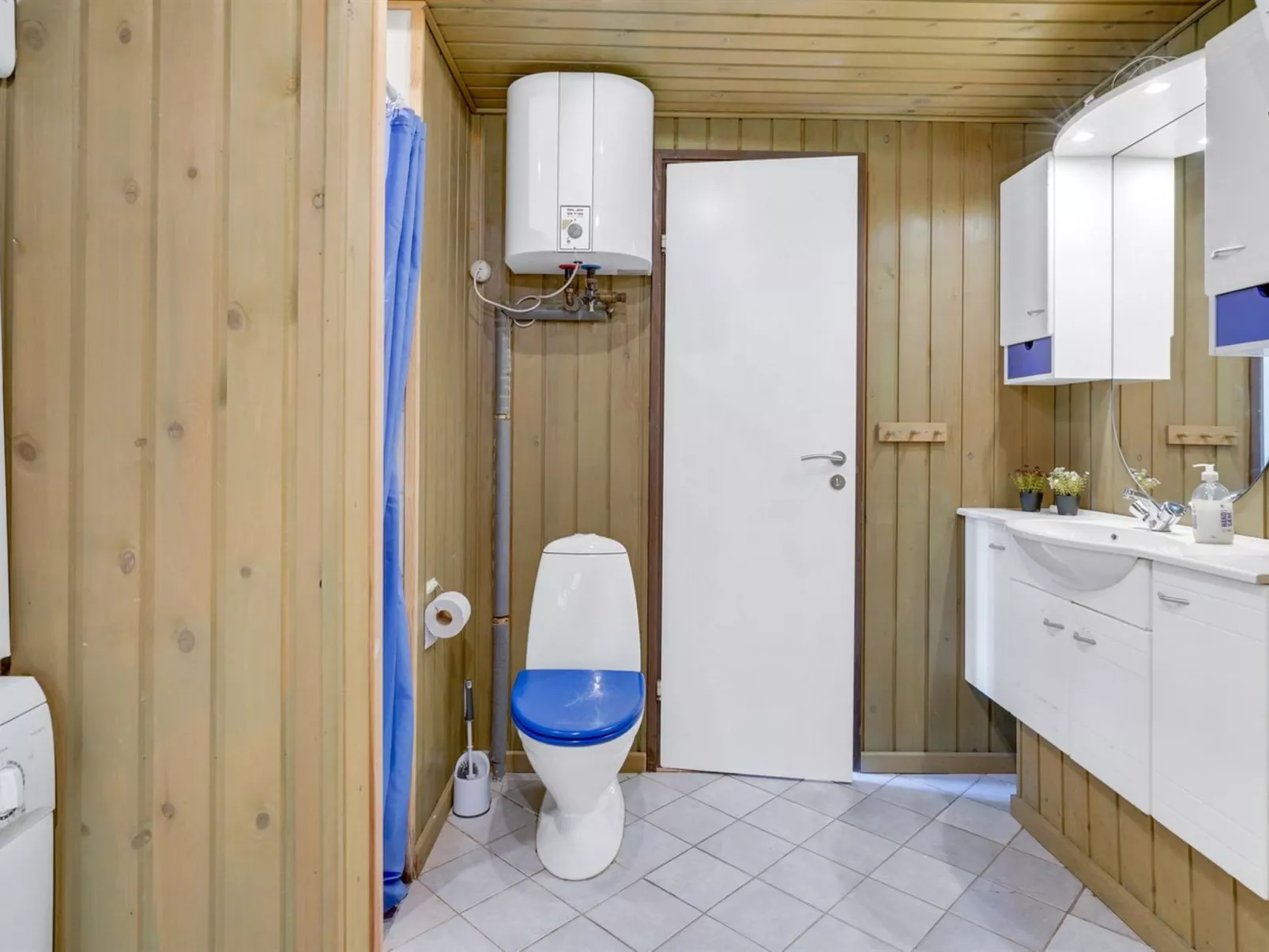 "Aileen" - 900m from the sea-Inside