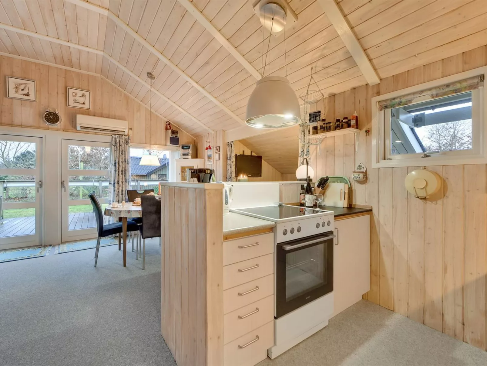 "Hannah" - 300m to the fjord-Inside