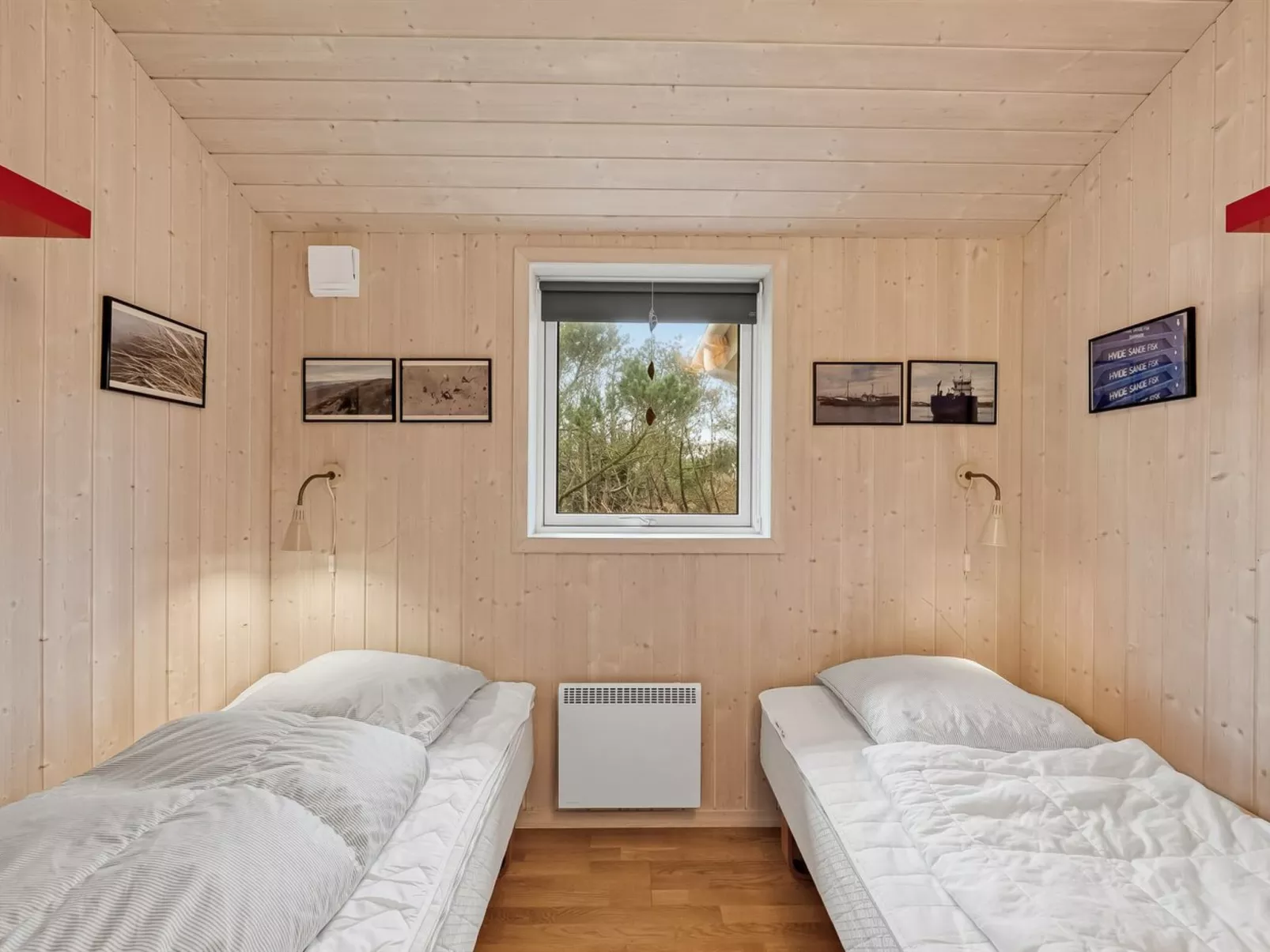 "Helen" - 500m to the fjord-Inside