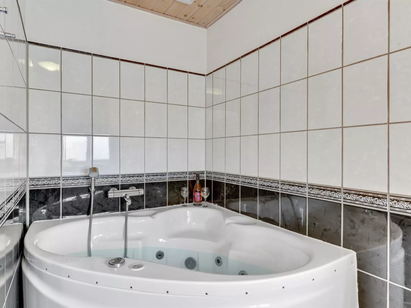 "Karmen" - 300m to the fjord-Dedans