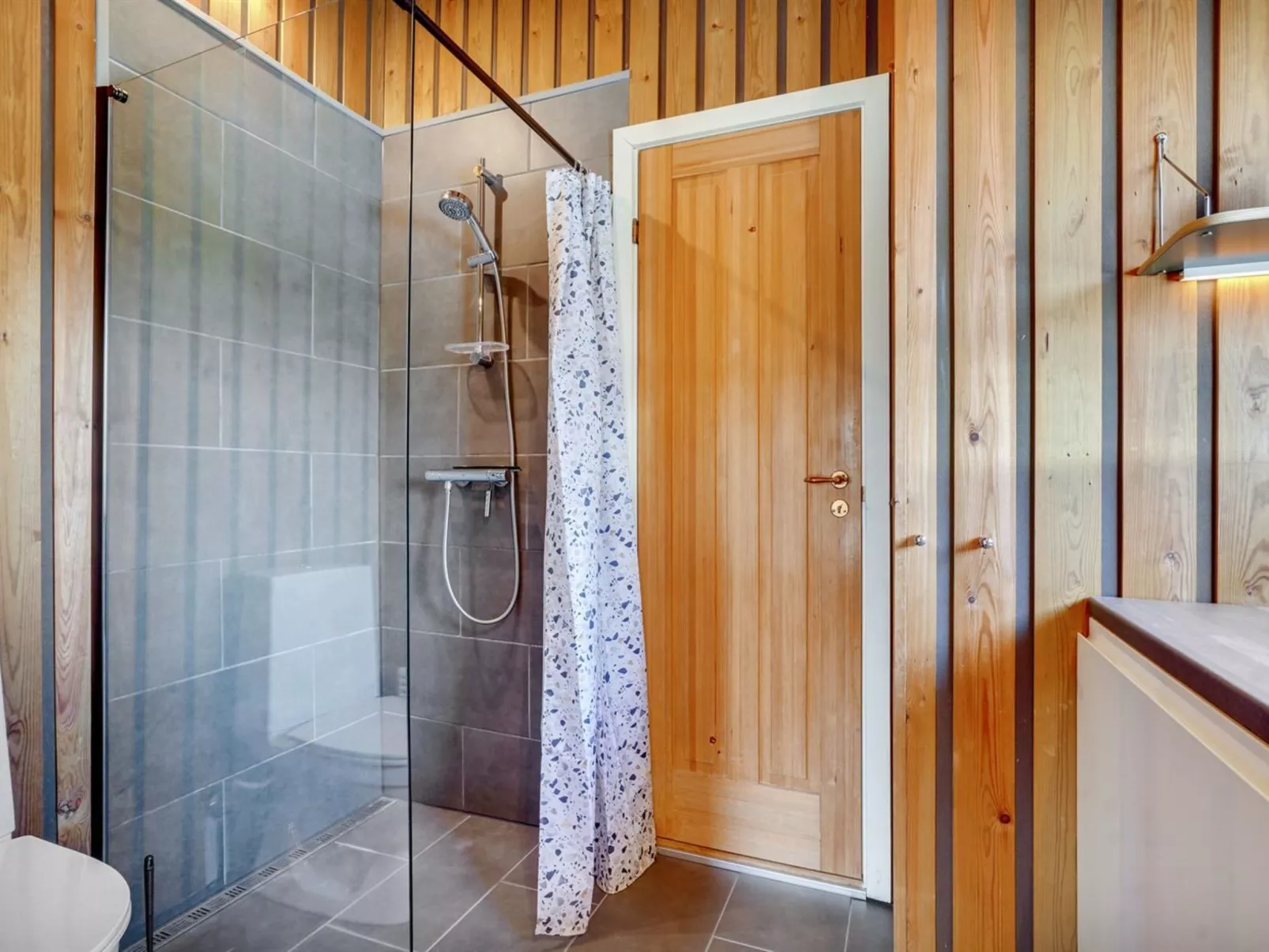 "Denahi" - 400m to the fjord-Dedans