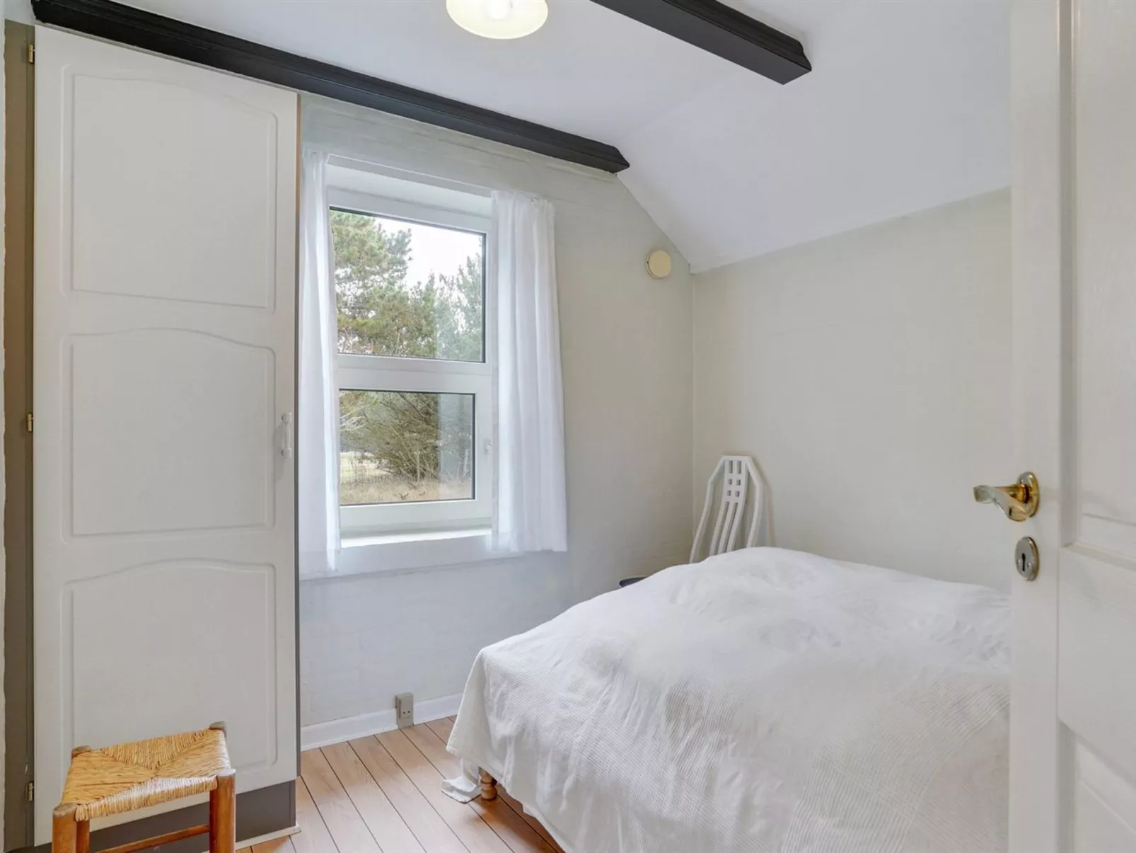 "Swening" - 2.1km from the sea-Drinnen