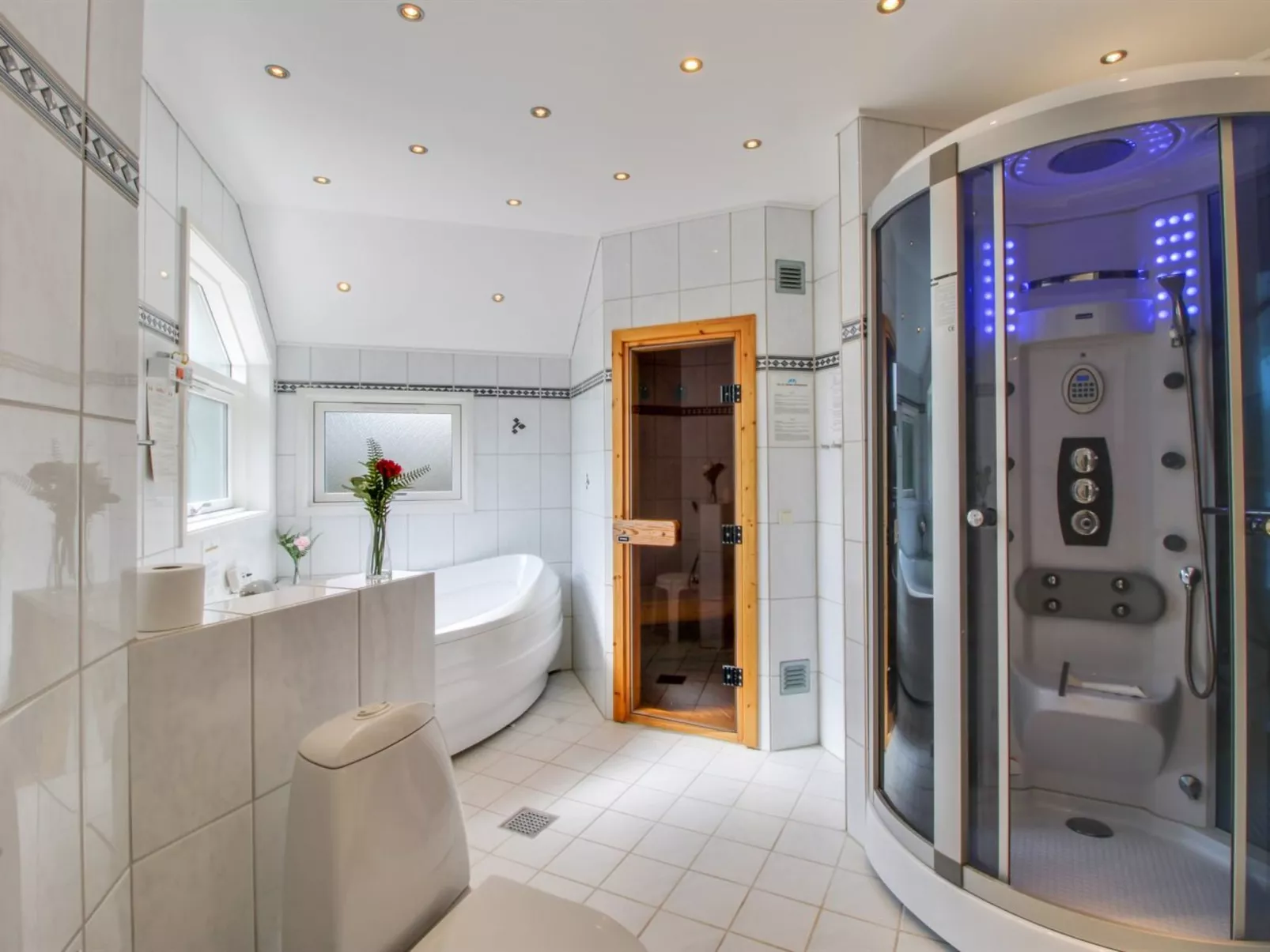 "Hemming" -  from the sea-Drinnen