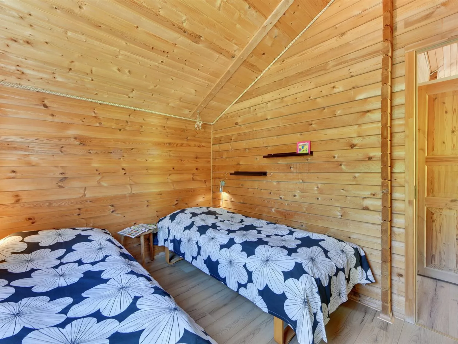 "Jorina" - 700m to the fjord-Dedans