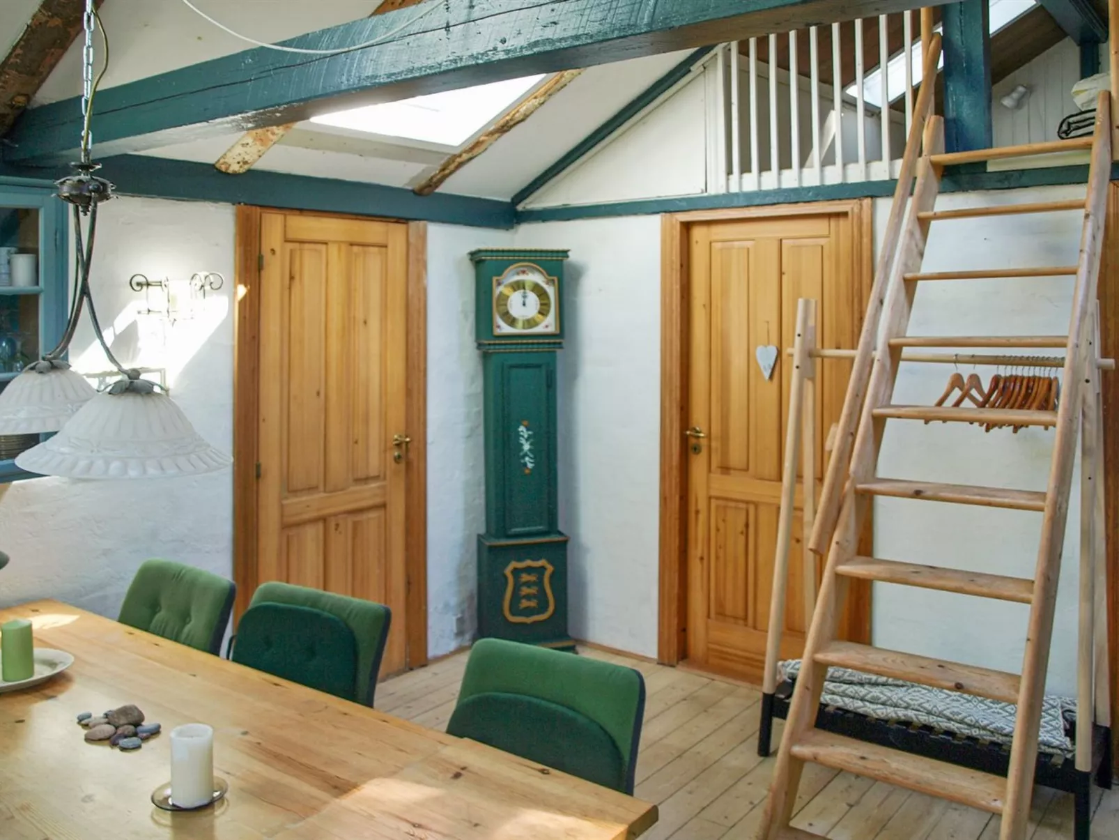 "Laurine" - 2.7km from the sea-Inside