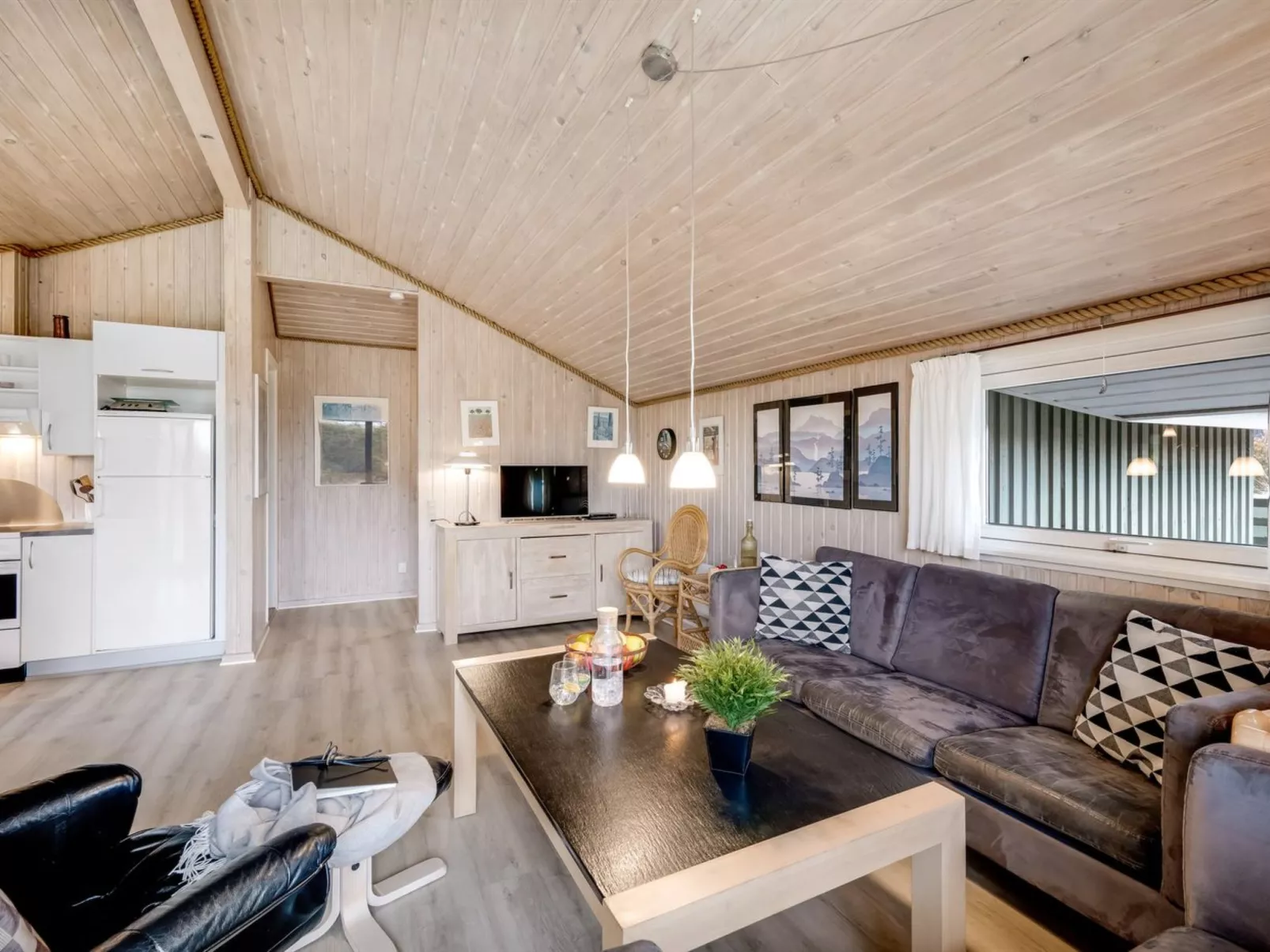 "Unni" -  from the sea-Inside