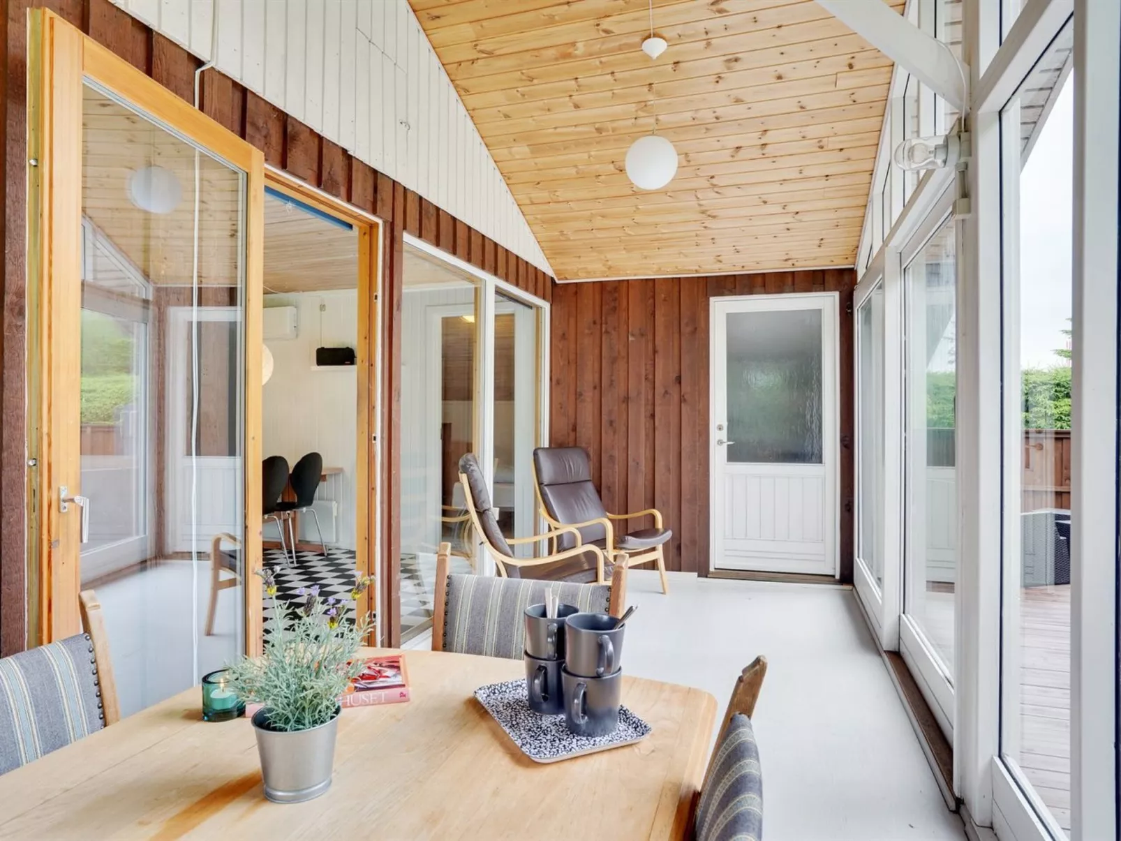 "Soraya" - 700m to the fjord-Inside