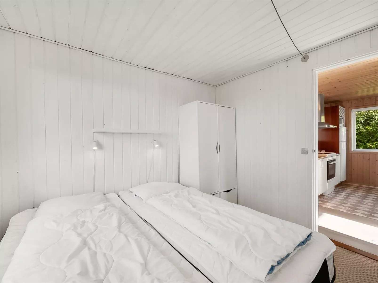 "Brenda" - 300m to the fjord-Inside