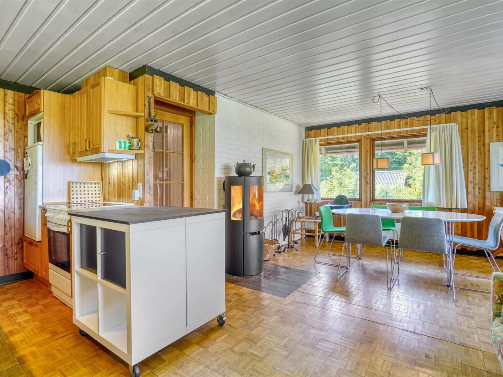 "Ingeborg" - 100m to the fjord-Drinnen