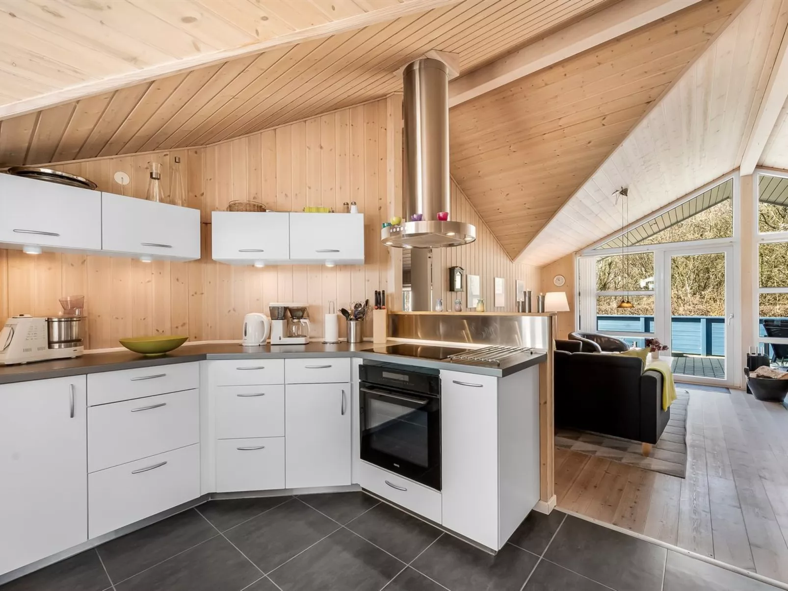 "Tobbi" - 1.1km to the fjord-Inside