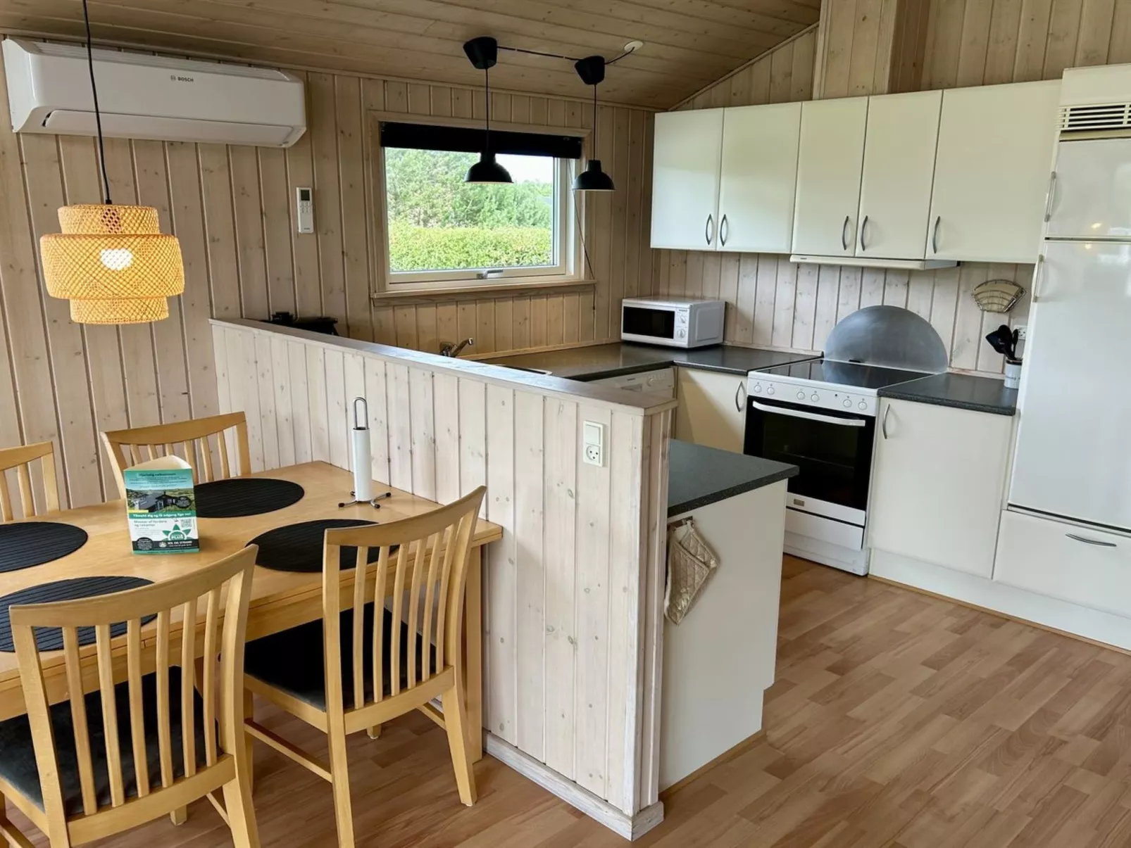 "Picabo" - 750m to the fjord-Inside