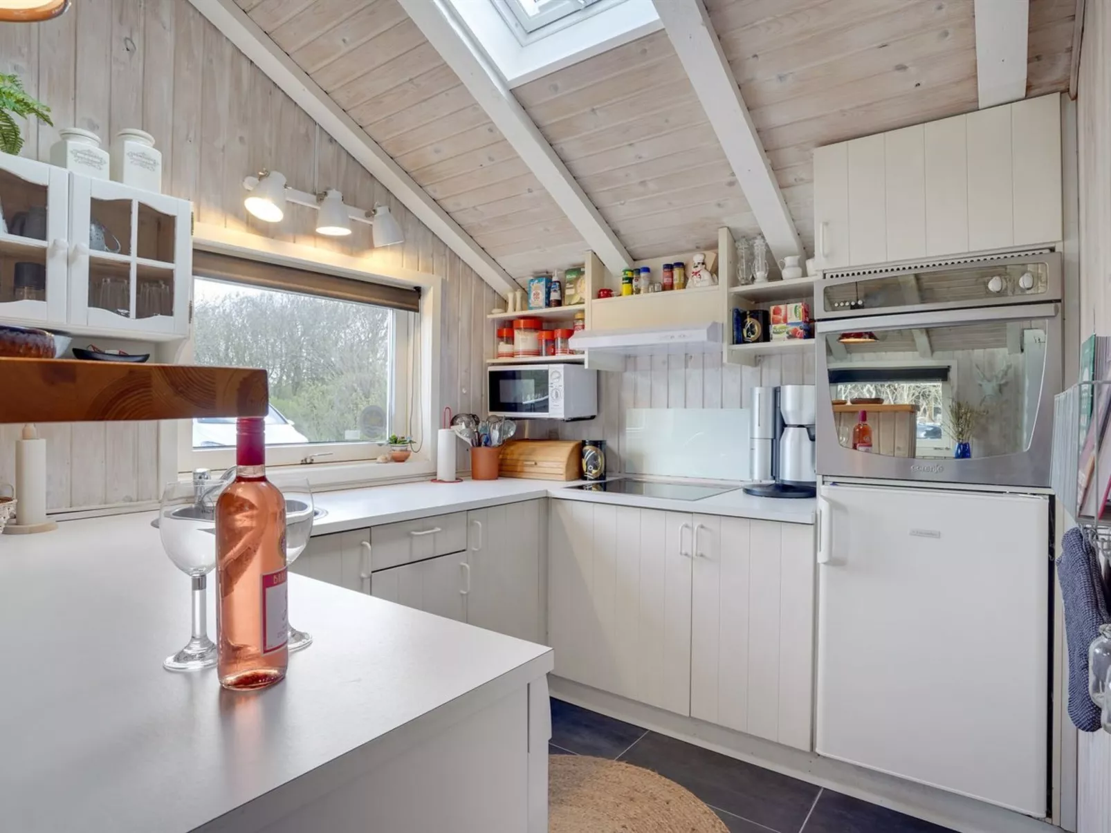 "Gunde" - 300m to the fjord-Inside