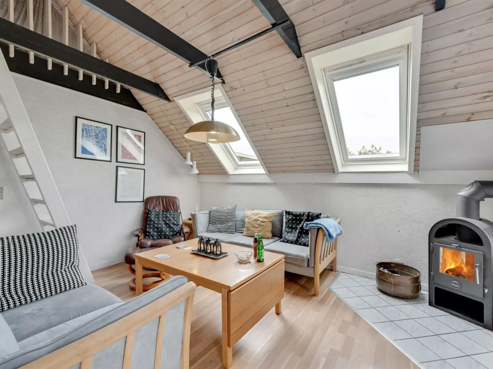 "Earline" - 900m to the fjord-Drinnen