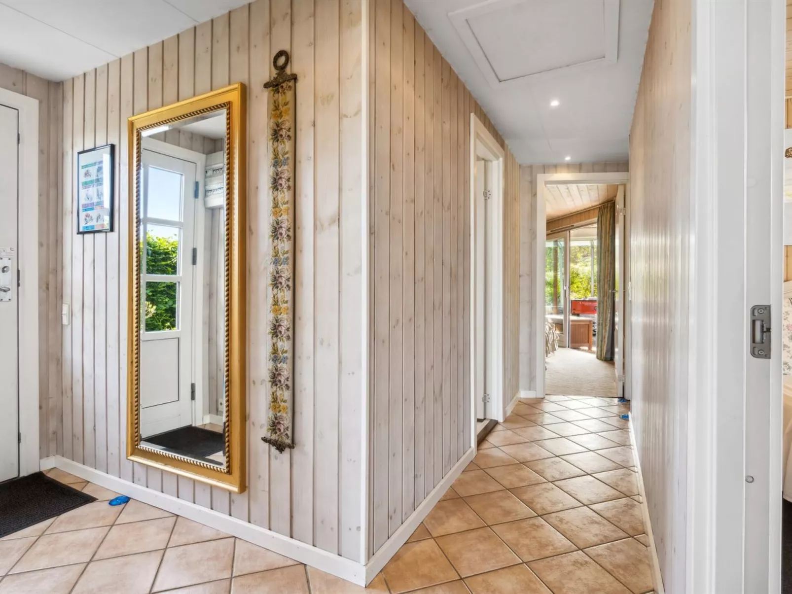 "Eleana" - 300m to the fjord-Dedans