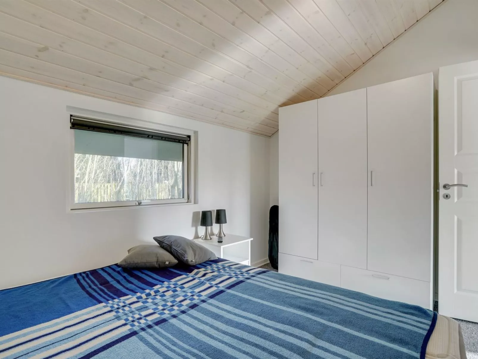 "Ingward" - 300m to the fjord-Dedans