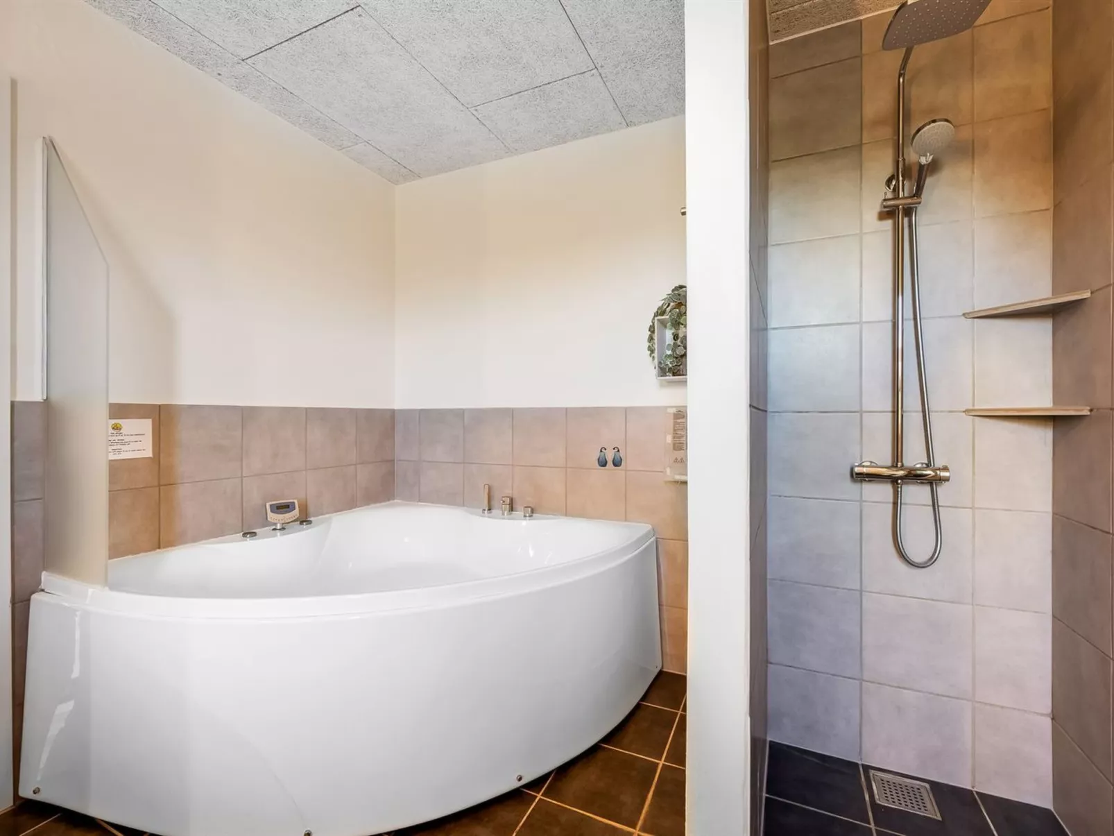 "Hedevig" - 800m to the fjord-Inside