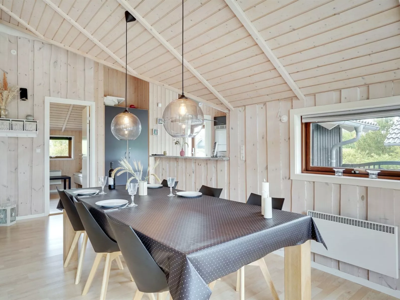 "Chermeine" - 1.2km to the fjord-Inside