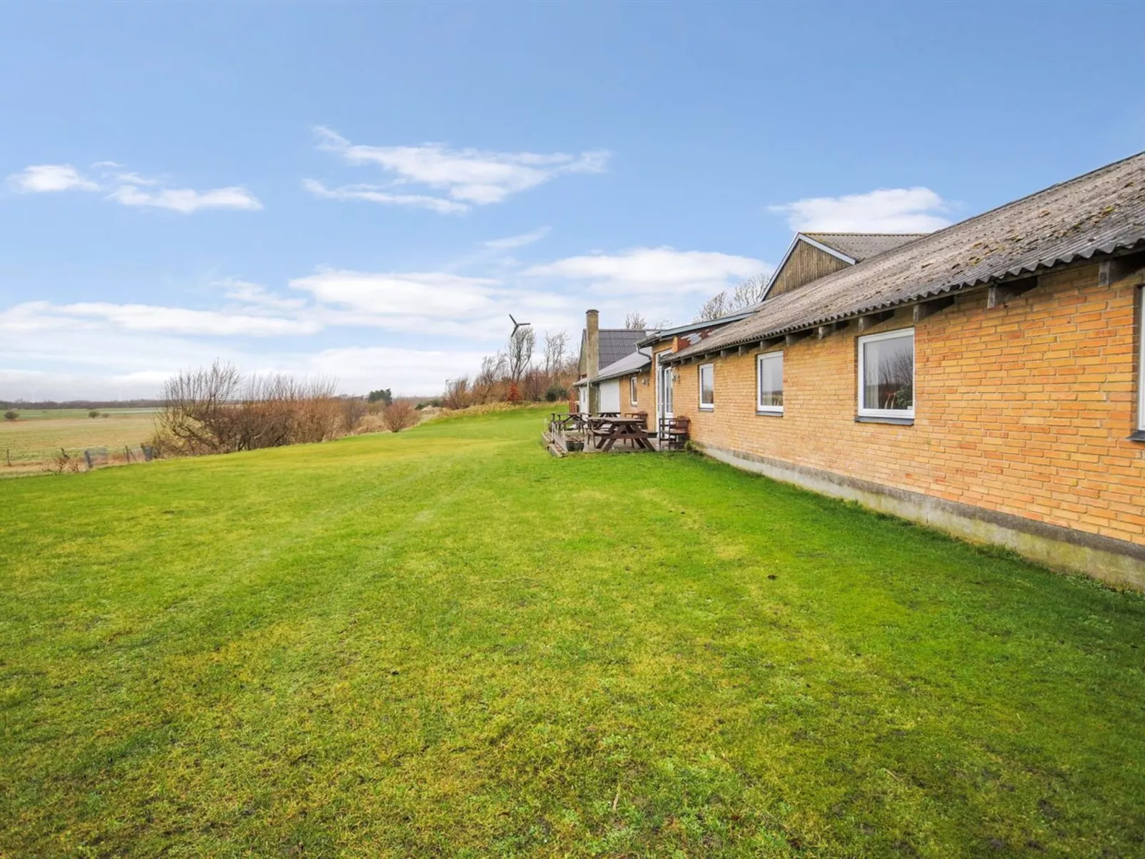 "Millie" - 3km to the fjord-Outside