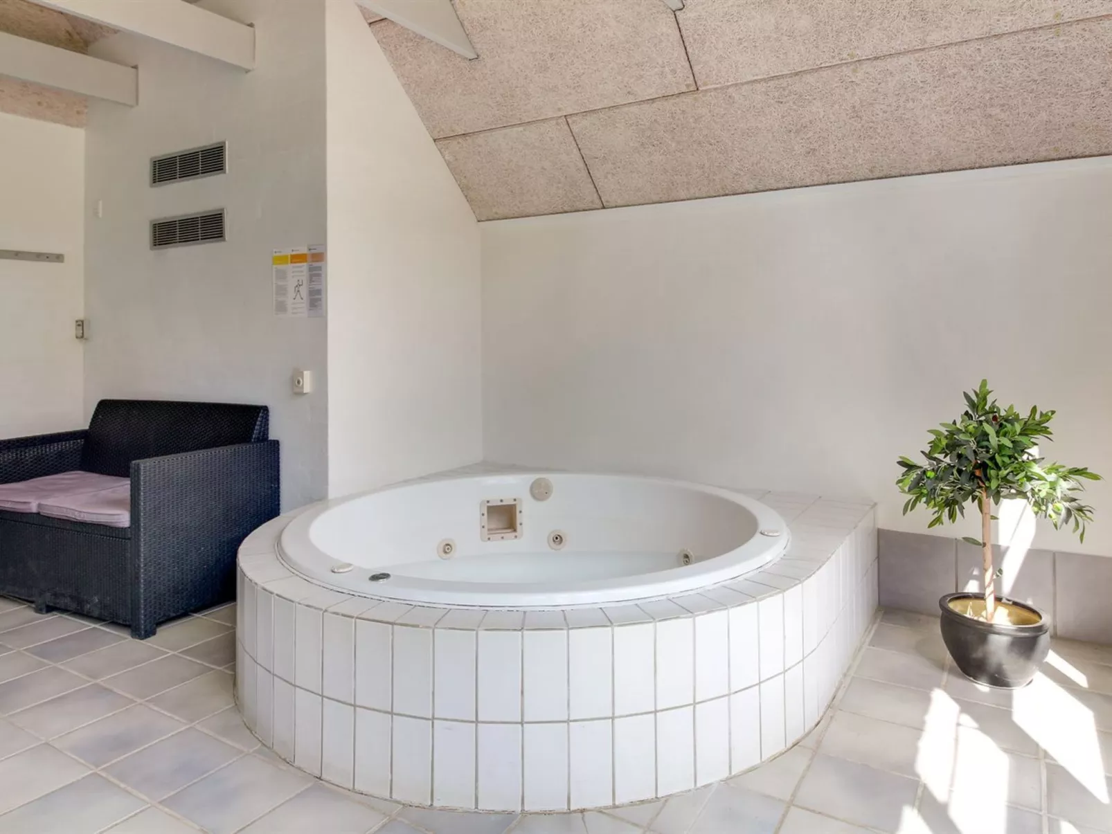 "Dorris" - 4.3km from the sea-Dedans