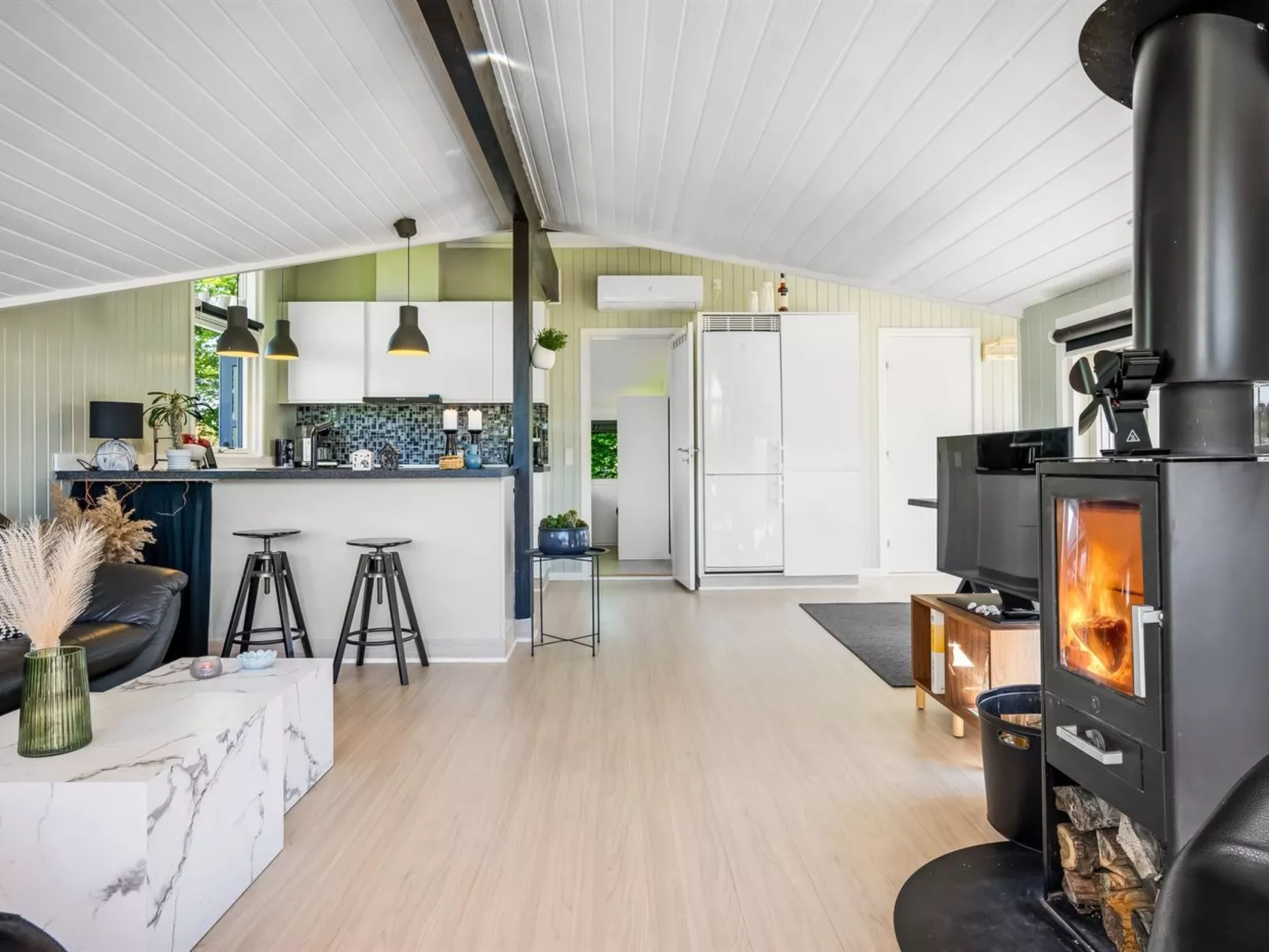 "Bryti" - 500m from the sea-Inside