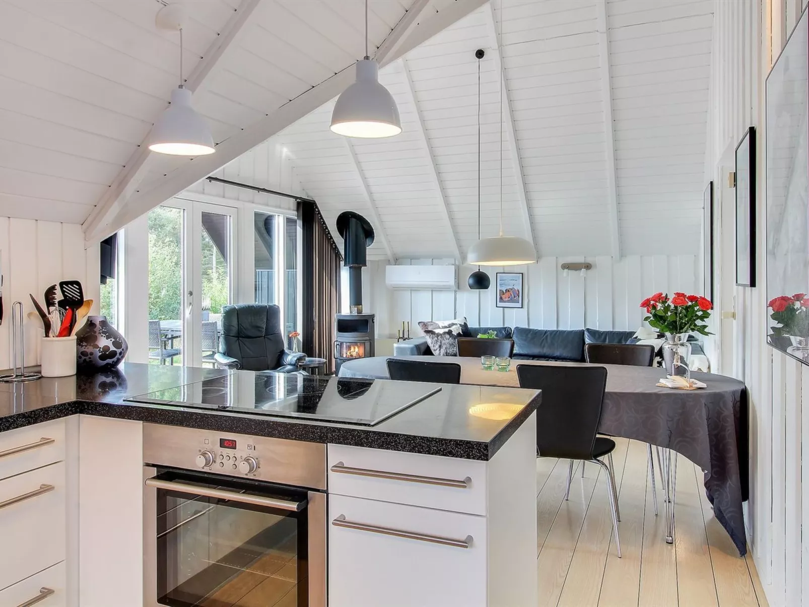 "Awenasa" - 4.1km from the sea-Inside