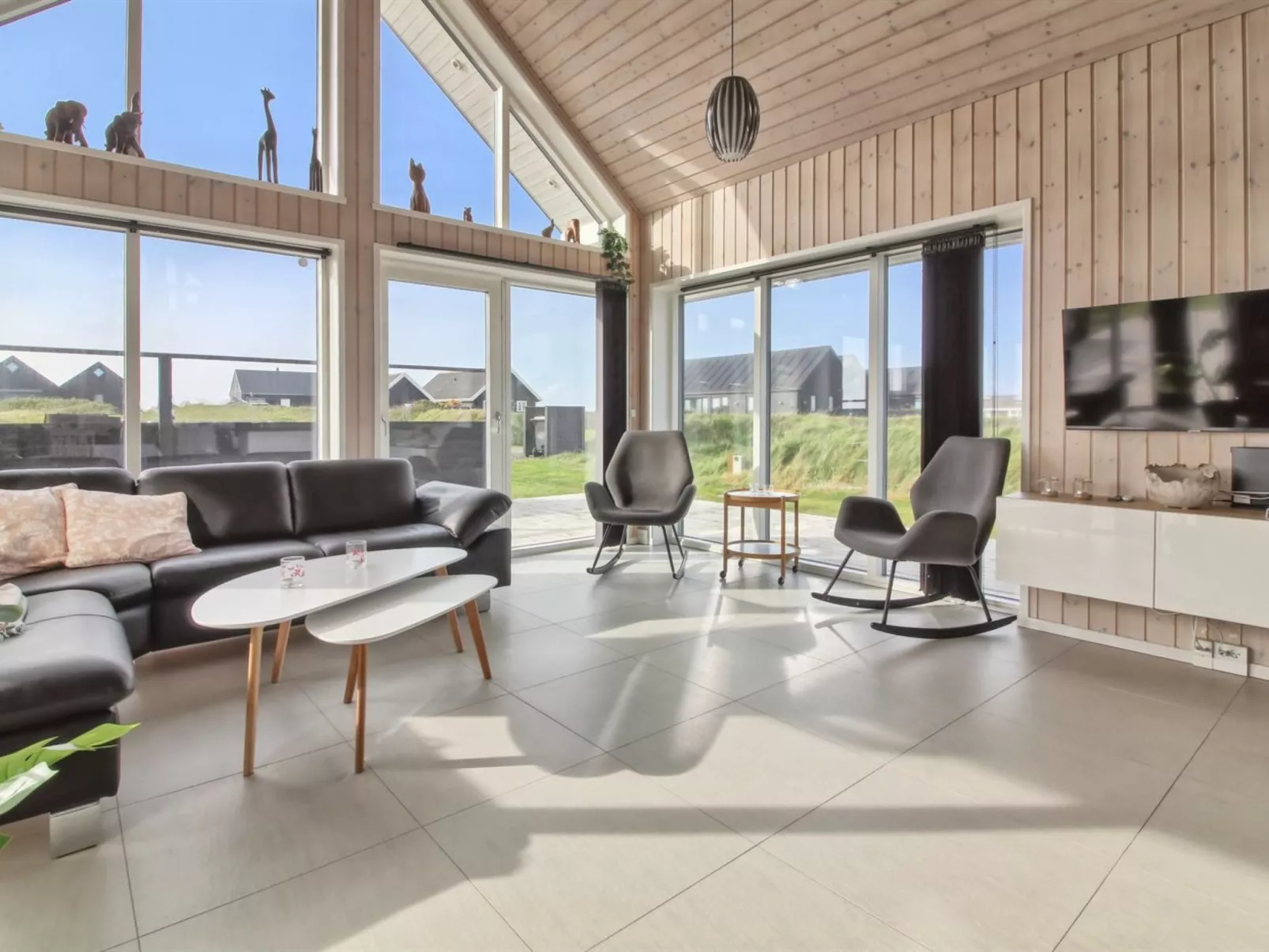 "Othinkarl" - 100m from the sea-Inside