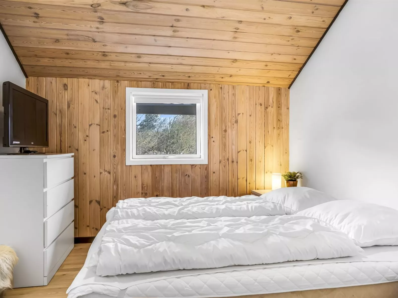 "Iida" - 100m from the sea-Drinnen