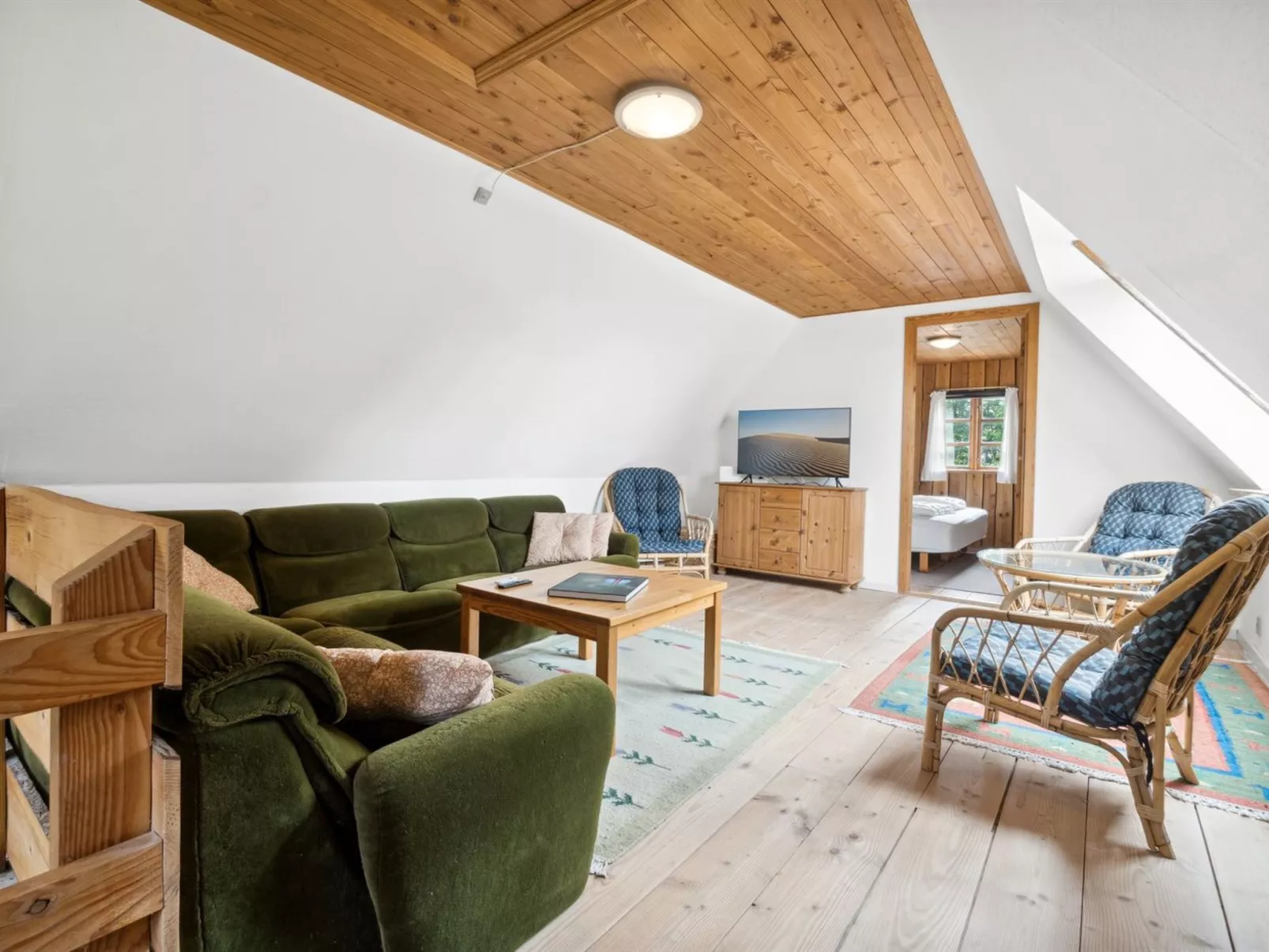 "Thana" - 8km from the sea-Dedans