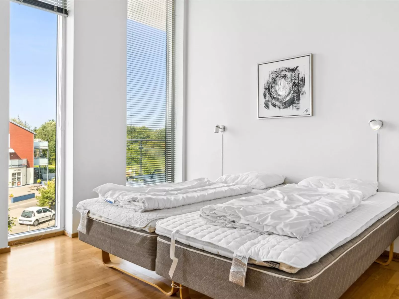 "Kimi" - 100m from the sea-Inside