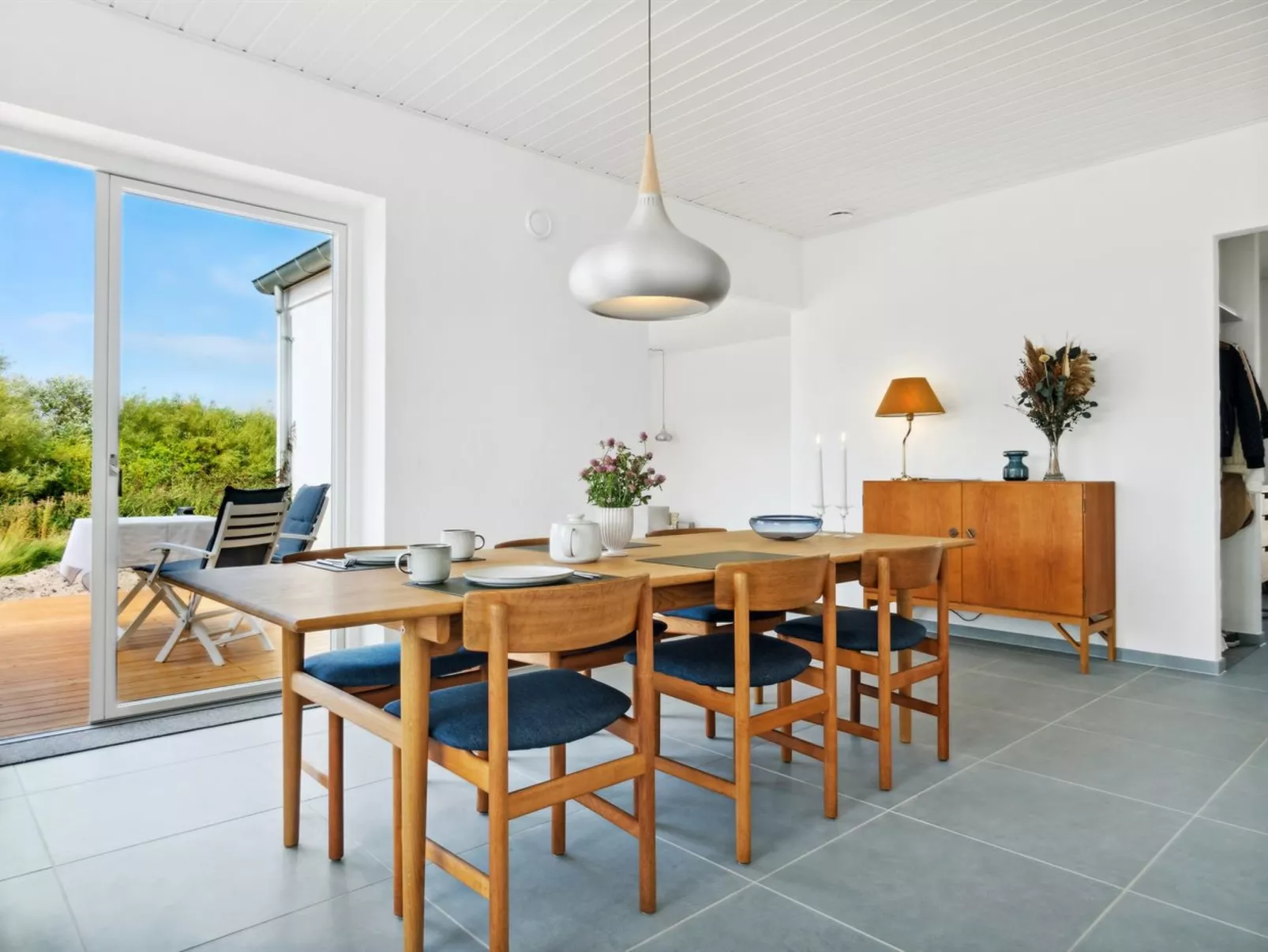 "Yakari" - 1km from the sea-Inside