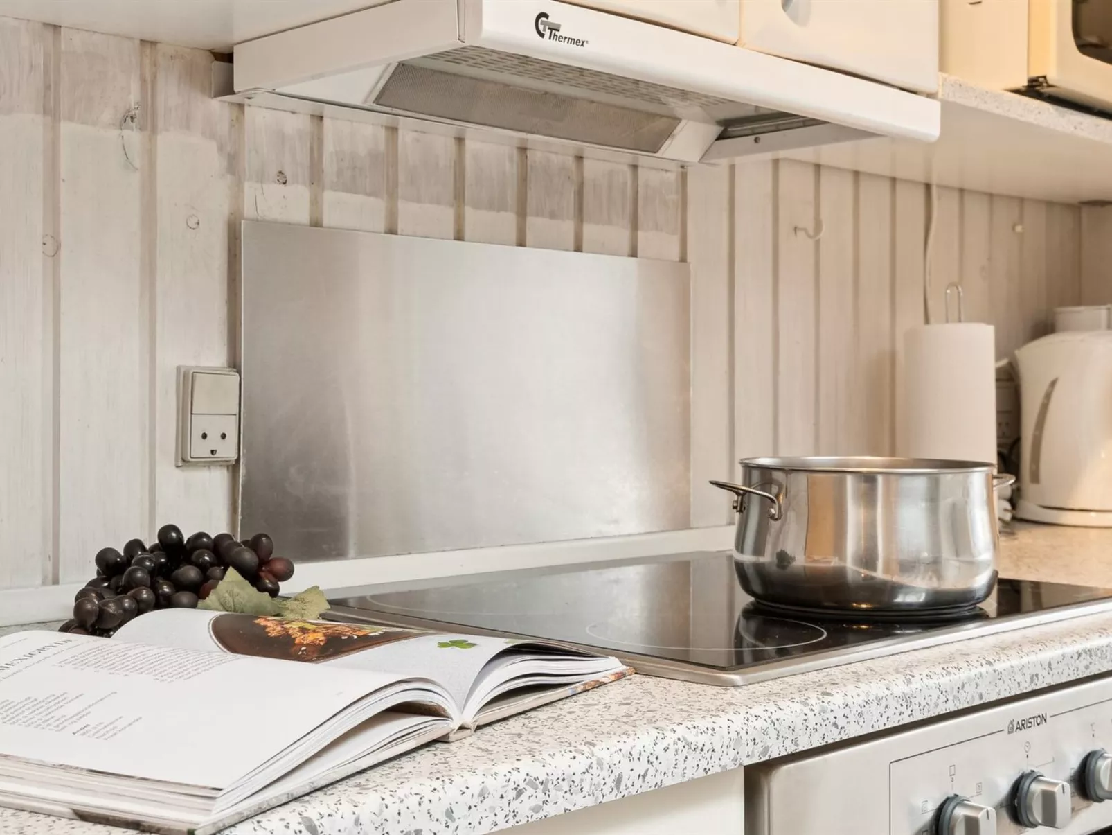 "Alrun" - 150m from the sea-Inside