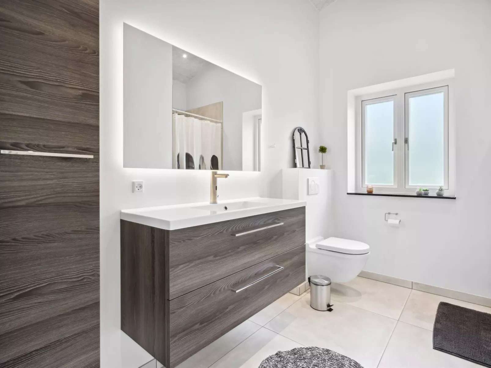 "Landuin" - 30km from the sea-Inside