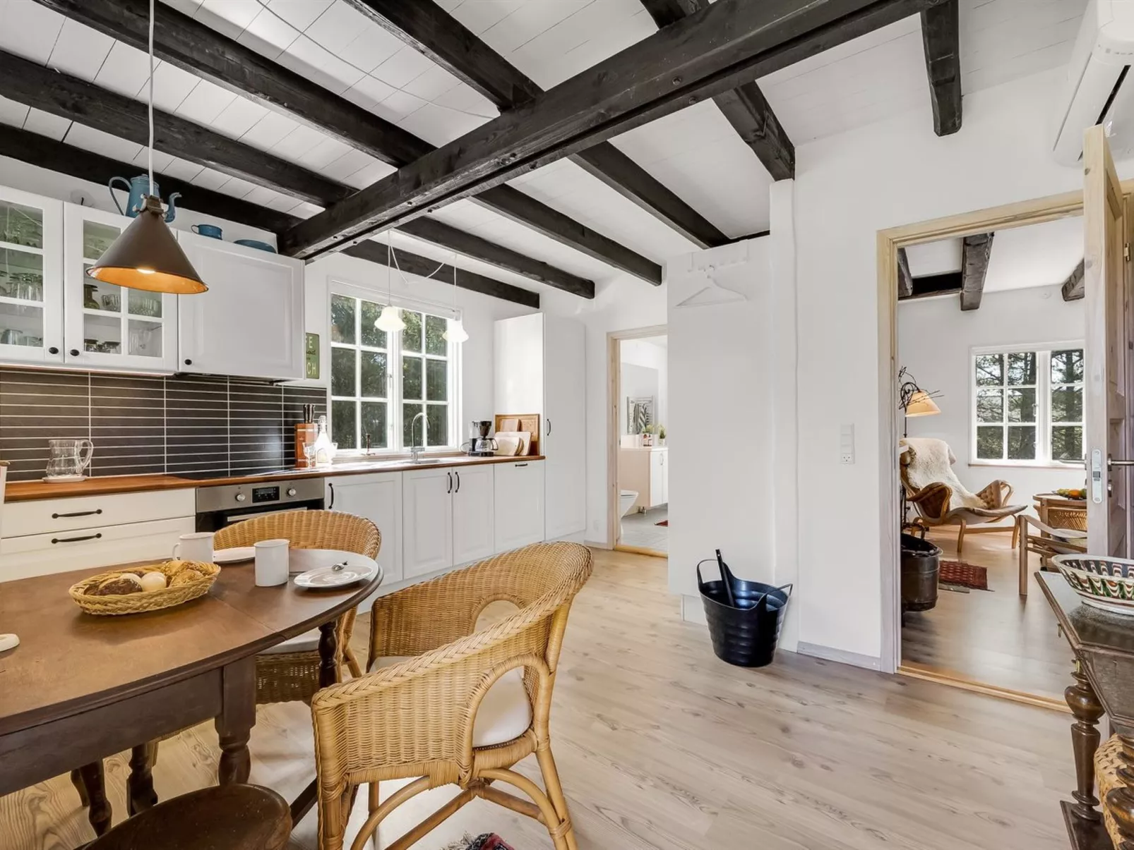 "Enya" - 1.2km from the sea-Dedans