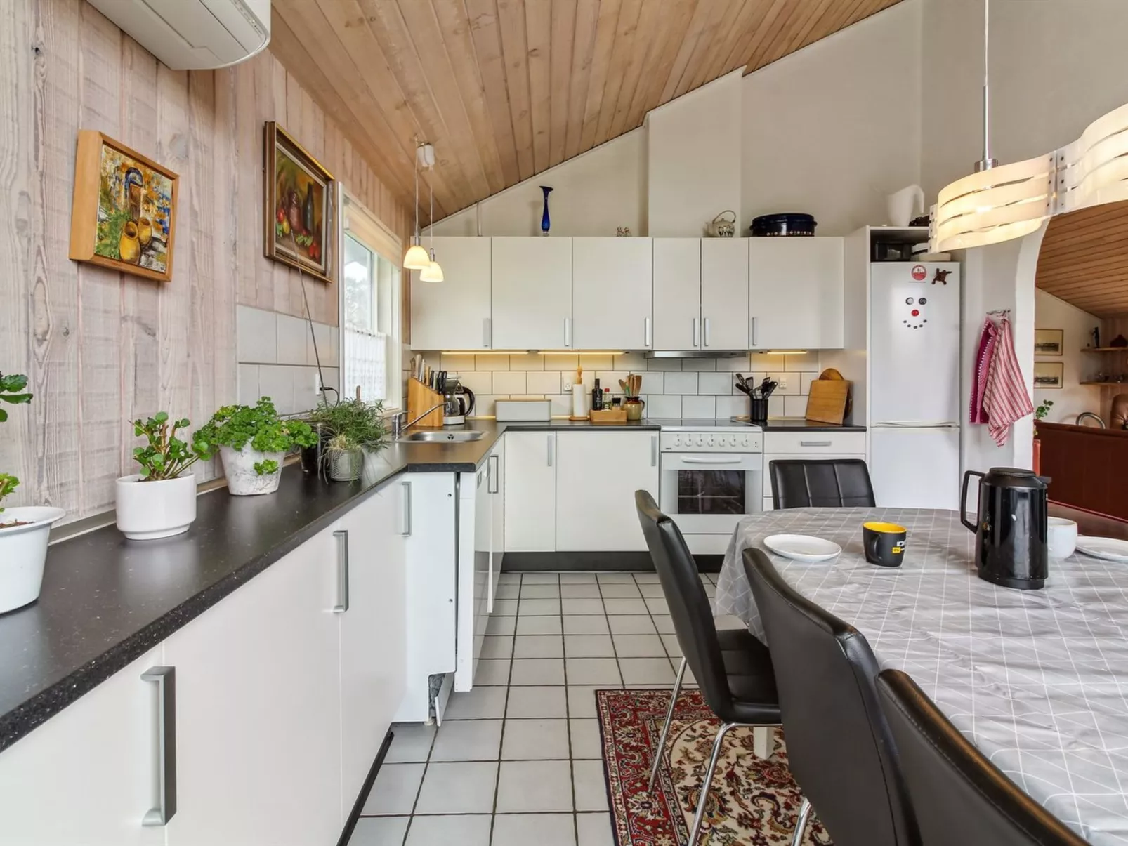 "Aike" - 400m from the sea-Inside