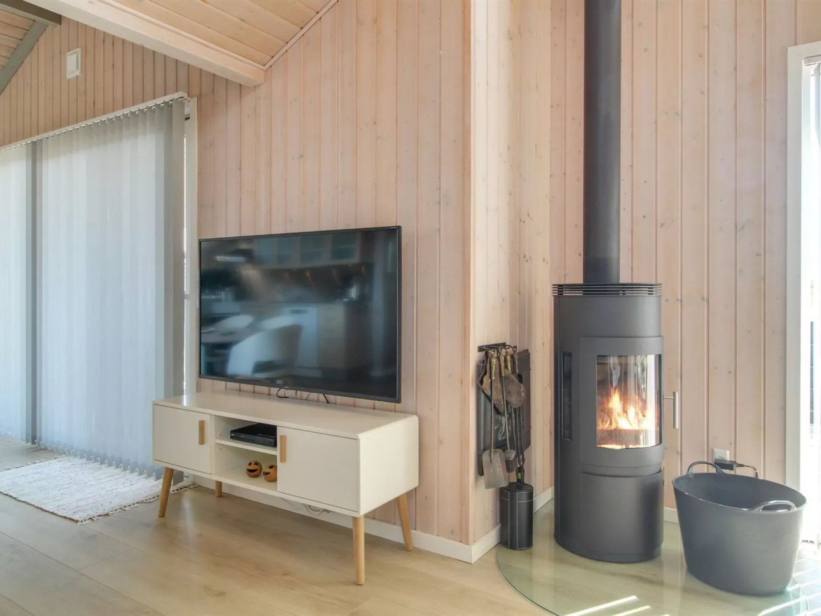 "Aska" - 400m from the sea-Dedans