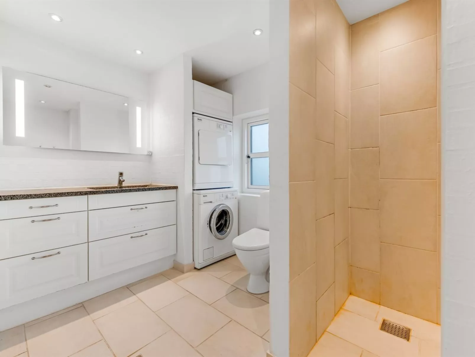 "Axeline" - 300m from the sea-Drinnen