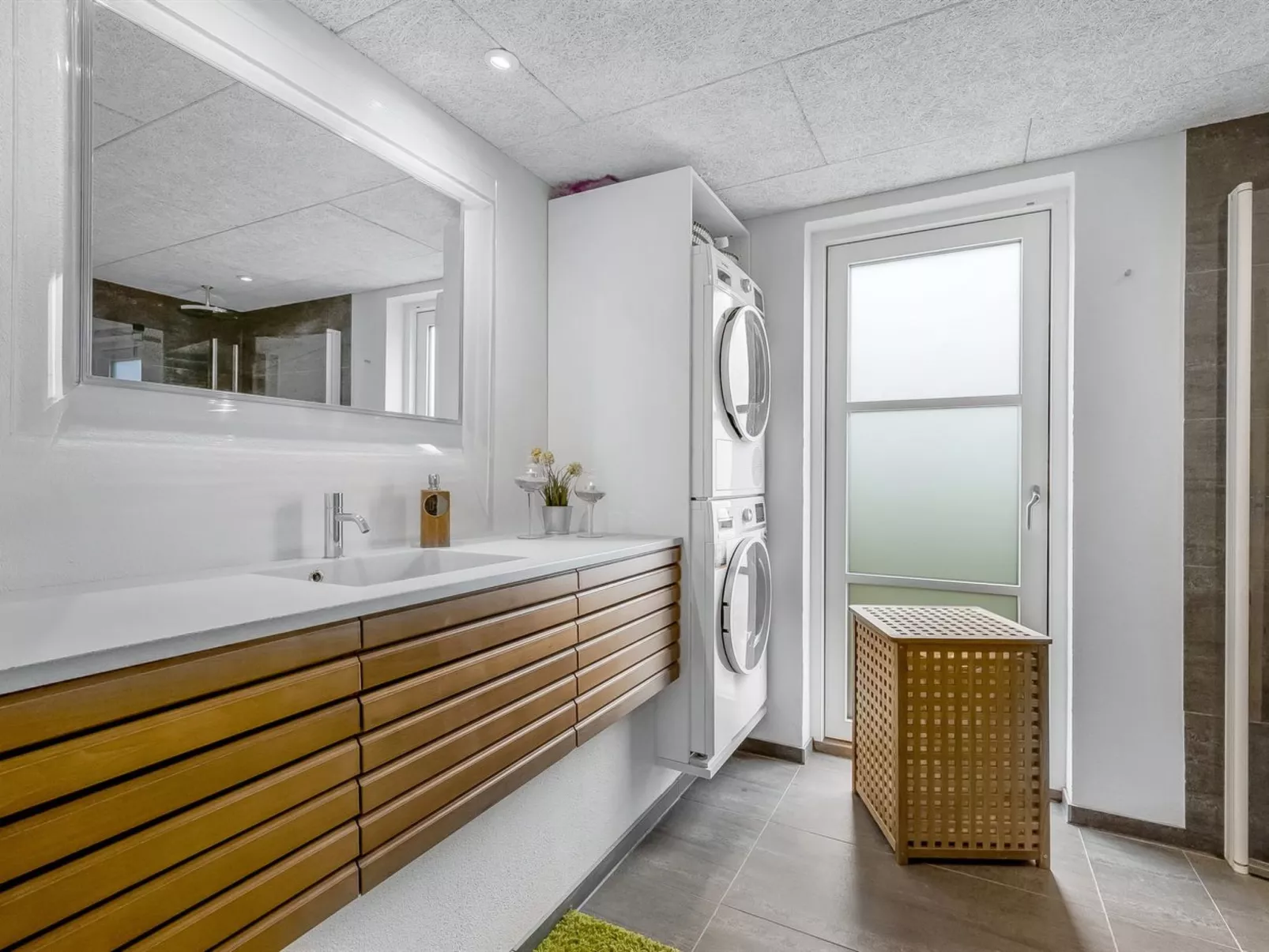 "Thorid" - 800m from the sea-Inside