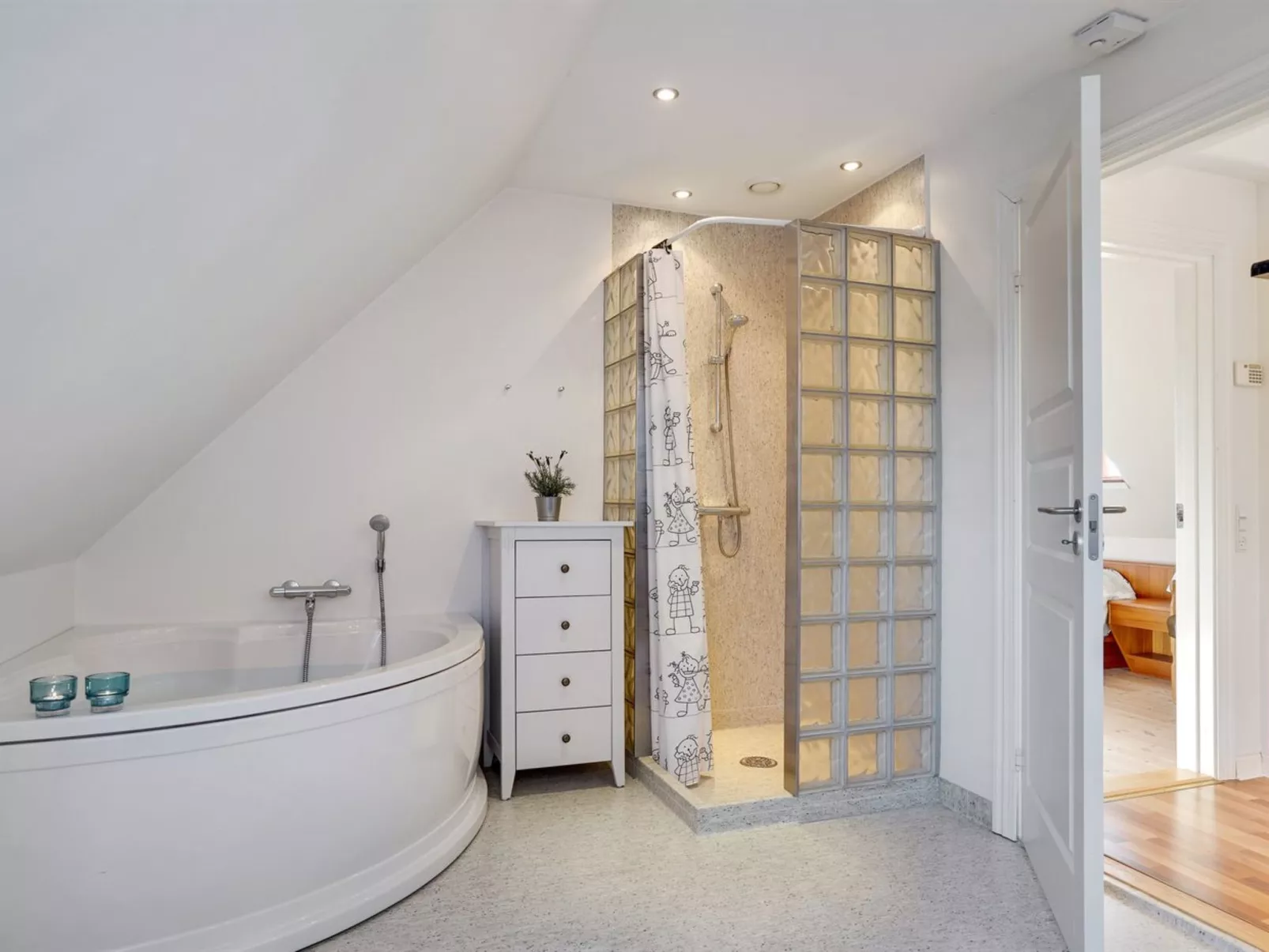 "Iarund" - 500m to the fjord-Inside