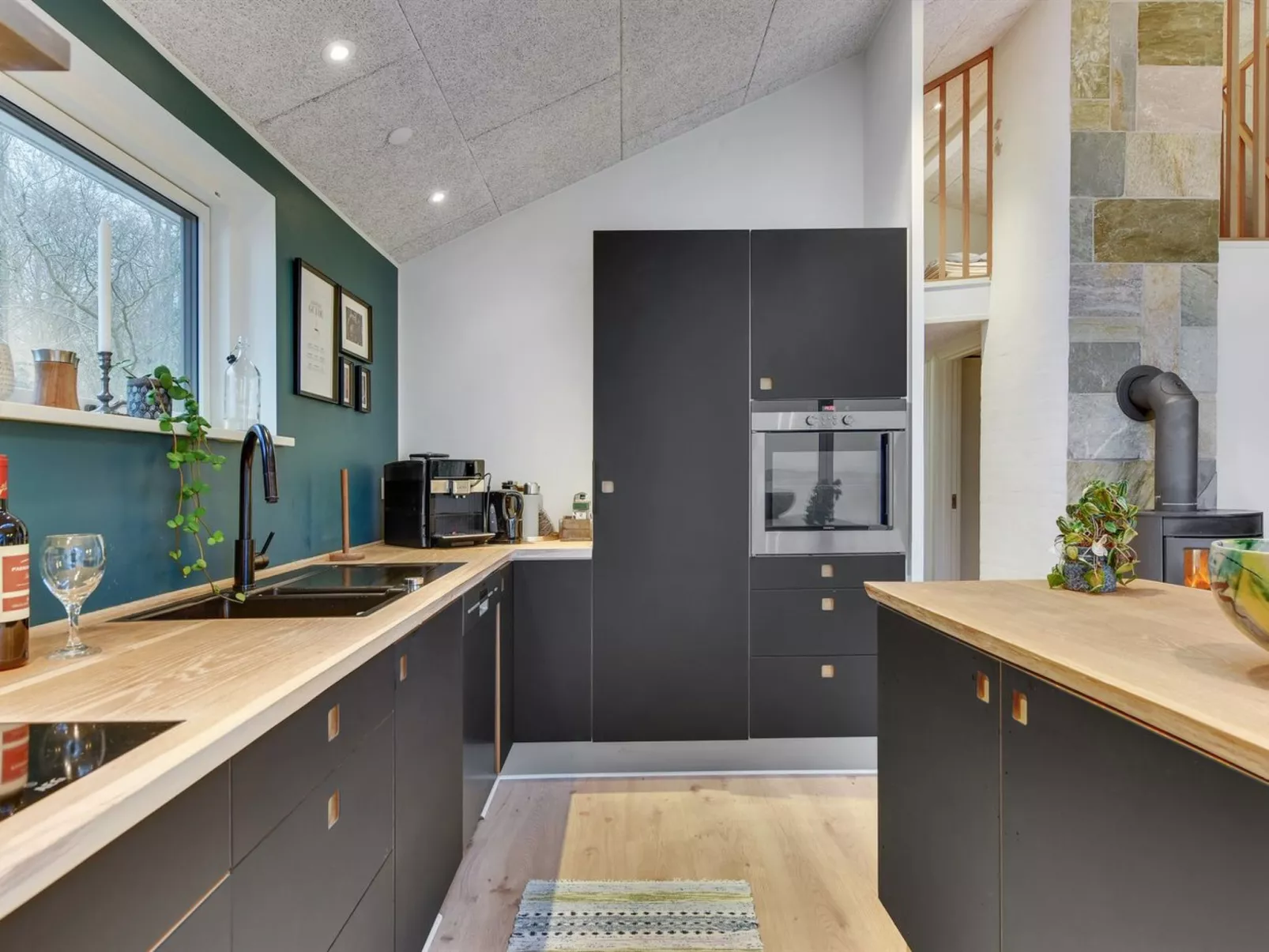 "Lika" - 25m to the fjord-Drinnen