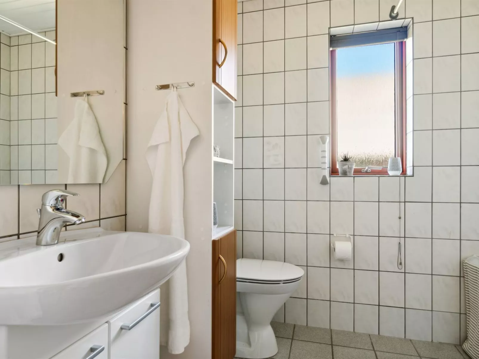 "Ingward" - 750m from the sea-Dedans