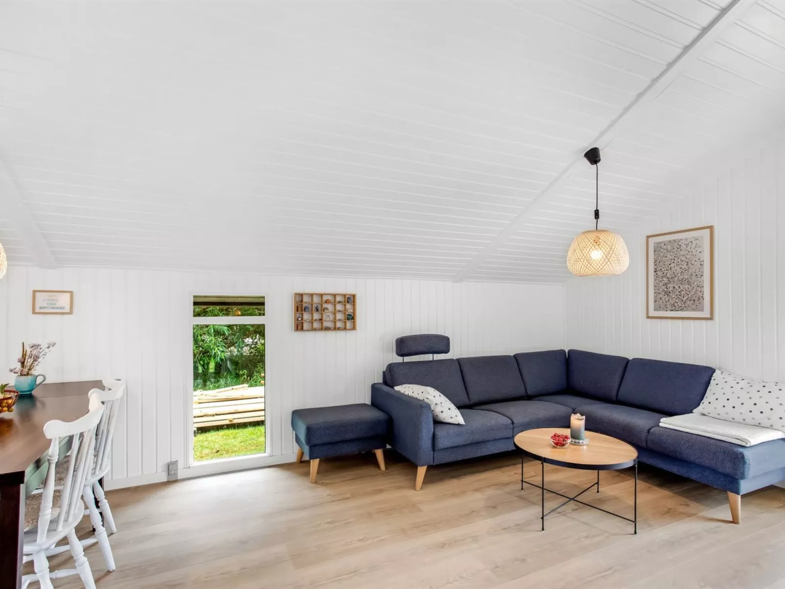 "Frender" - 800m to the fjord-Dedans