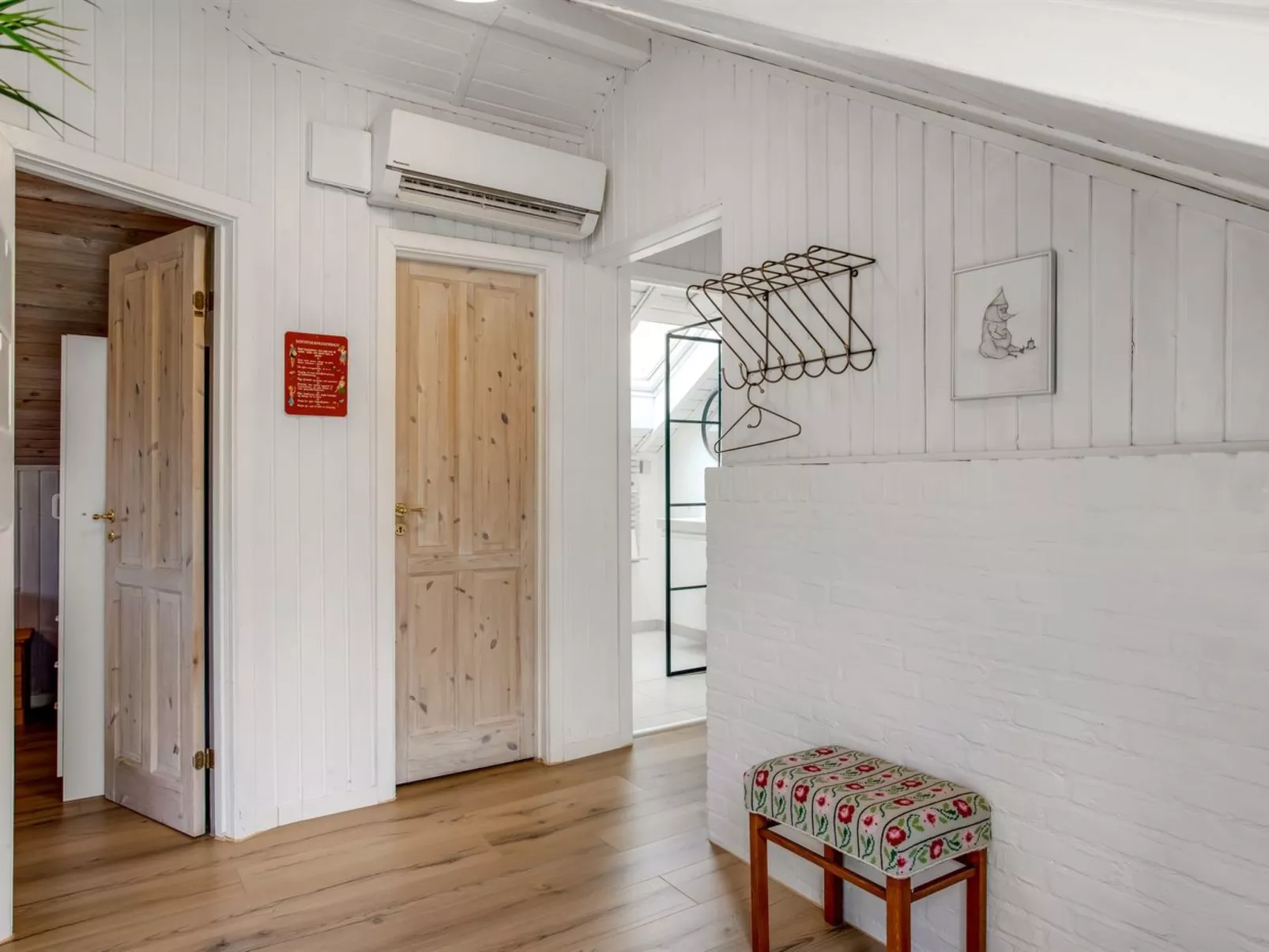 "Anu" - 300m to the fjord-Drinnen