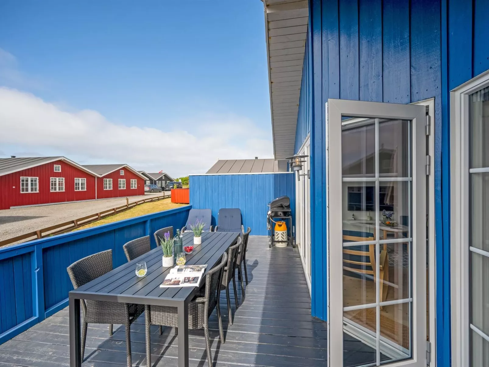 "Albertina" - 300m to the fjord-Outside