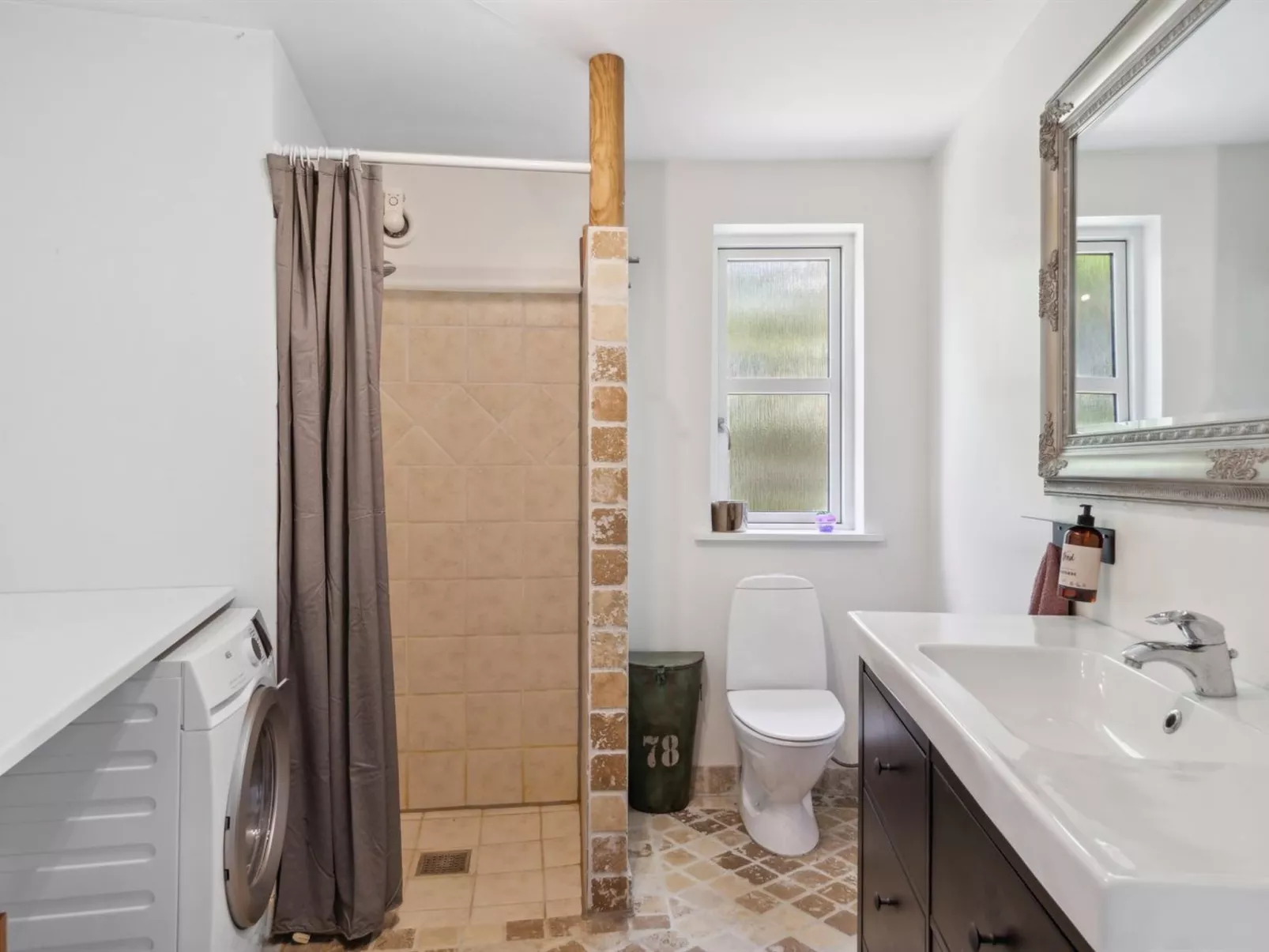 "Vemund" - 100m to the fjord-Drinnen