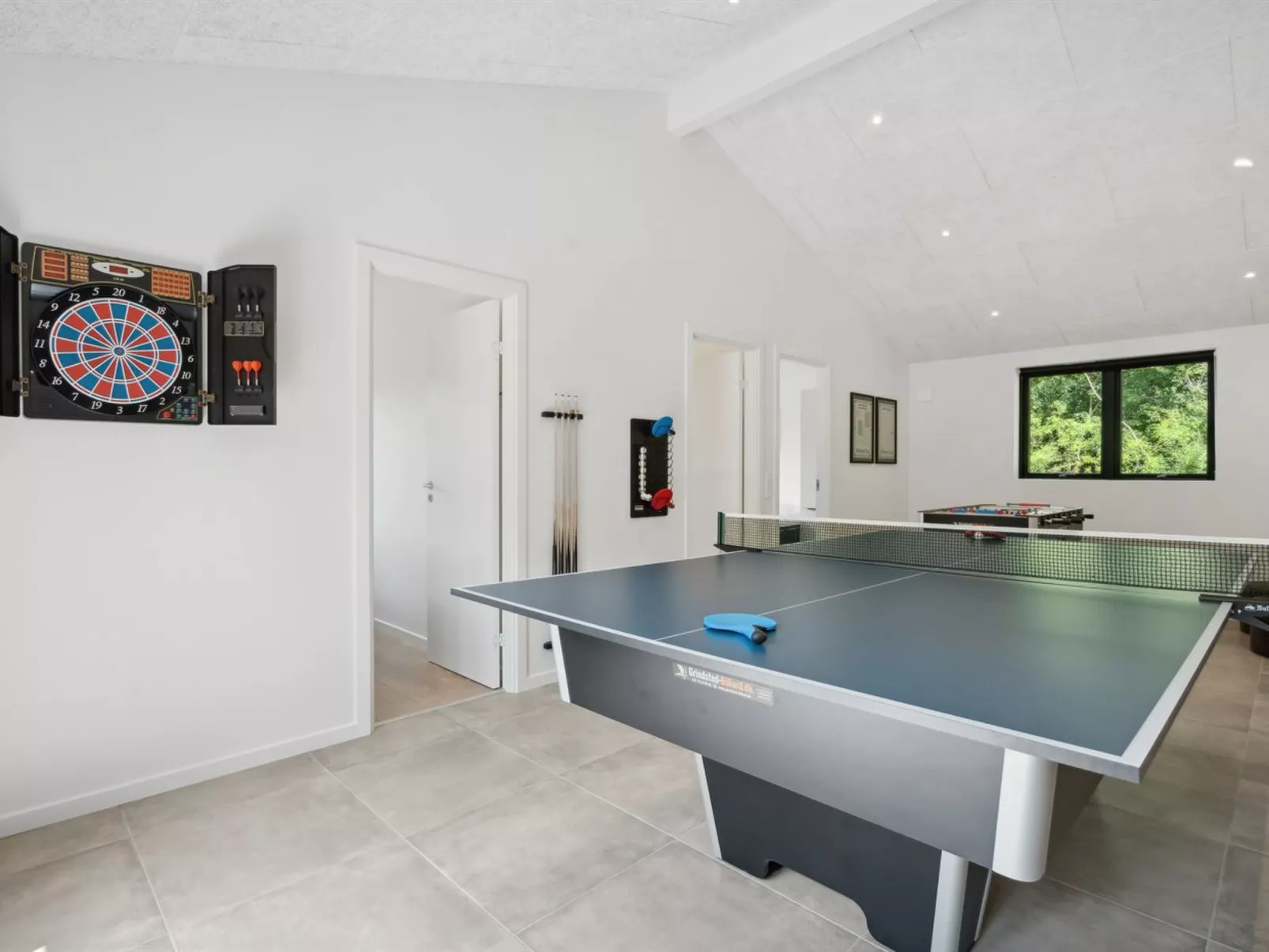 "Robert" - 30km from the sea-Inside