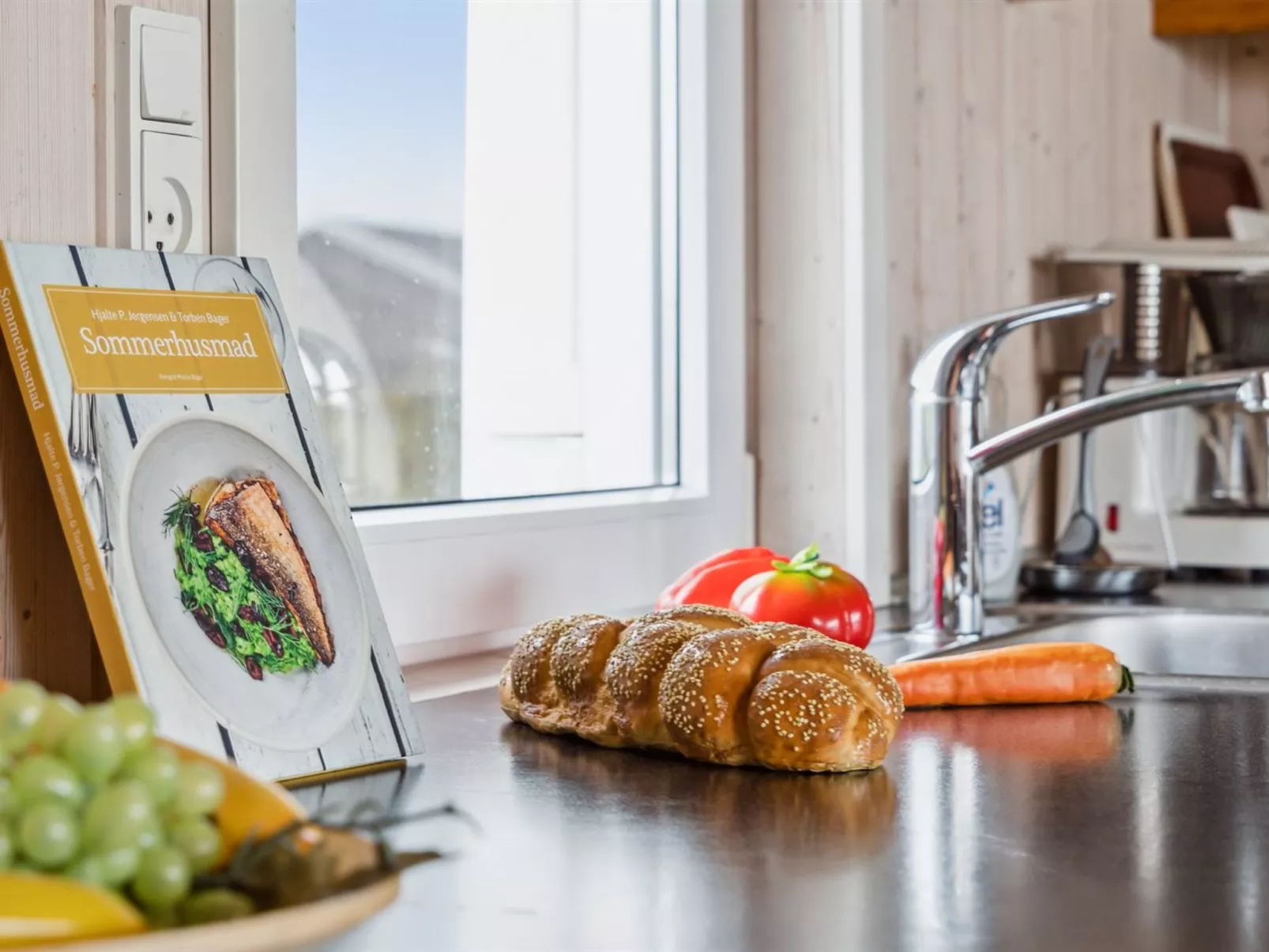 "Ormar" - 100m to the fjord-Drinnen