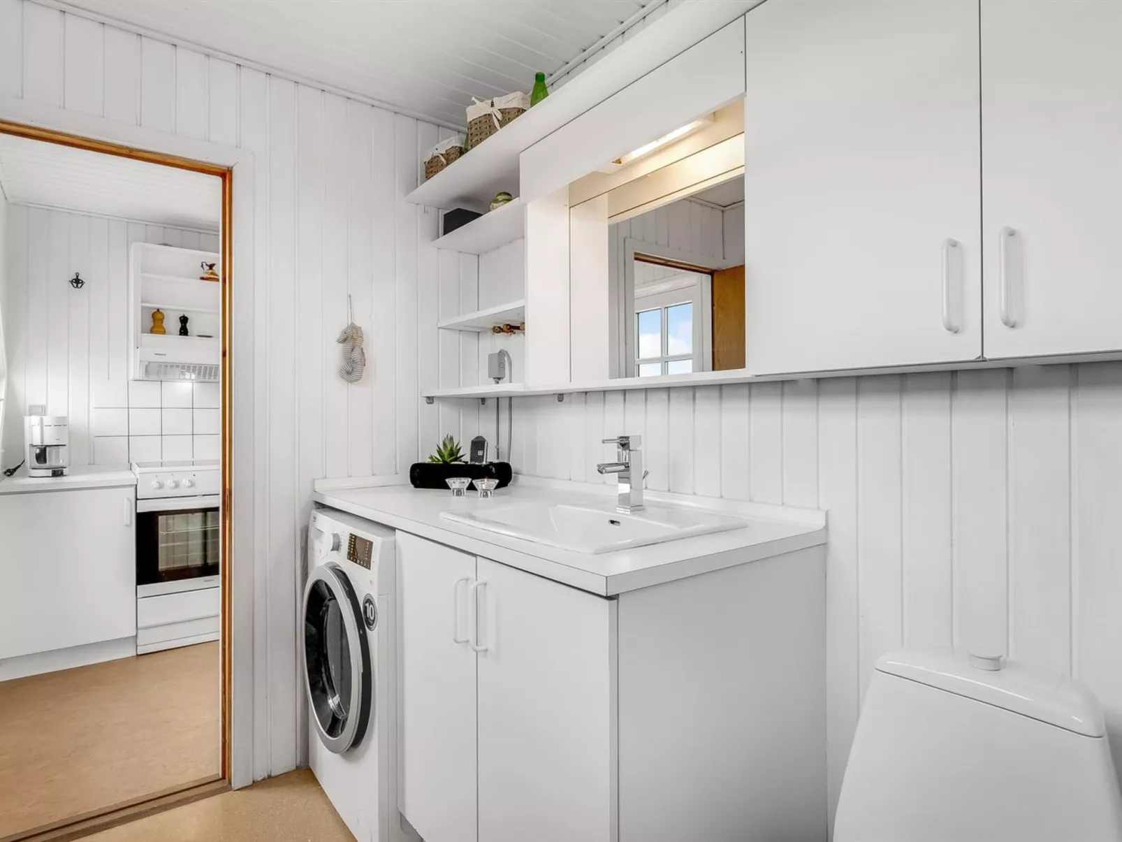 "Venla" -  from the sea-Drinnen