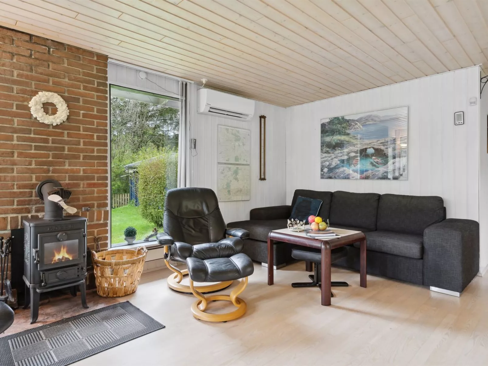 "Erlar" - 30km from the sea-Drinnen