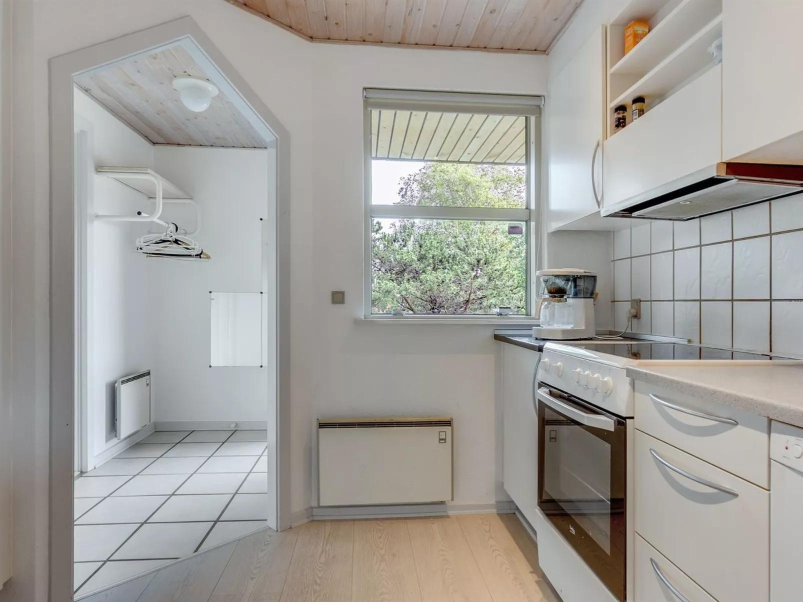 "Tabithe" - 2.2km from the sea-Inside